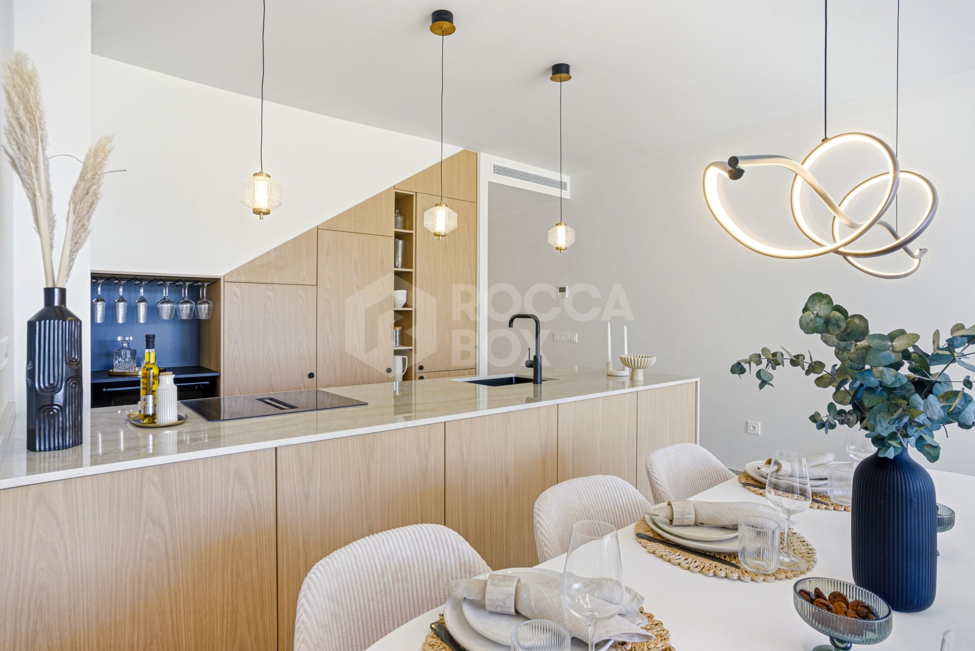 Contemporary four bedroom townhouse located in the gated community of La Rinconada, located in Marbella´s Golf Valley