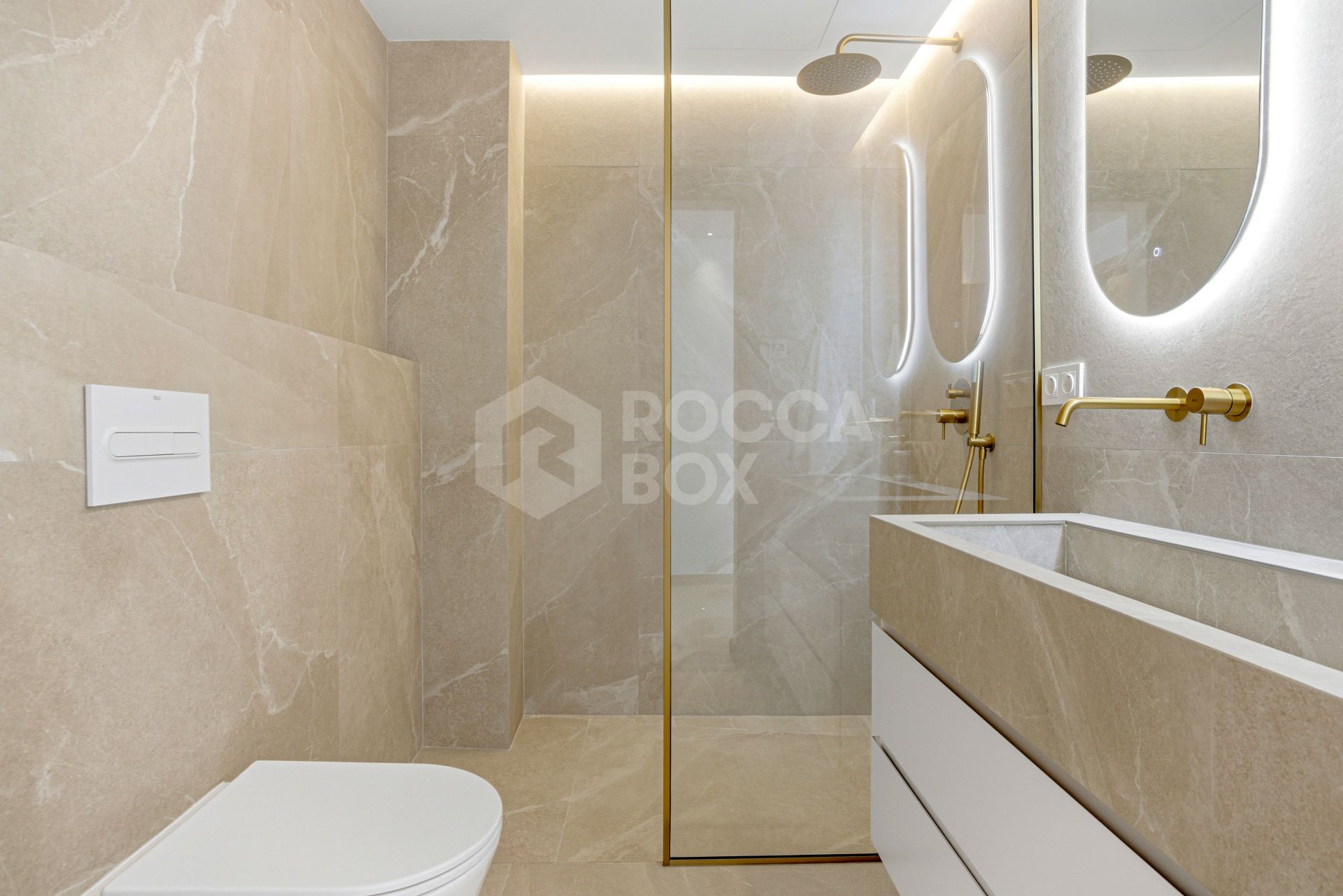 Contemporary four bedroom townhouse located in the gated community of La Rinconada, located in Marbella´s Golf Valley