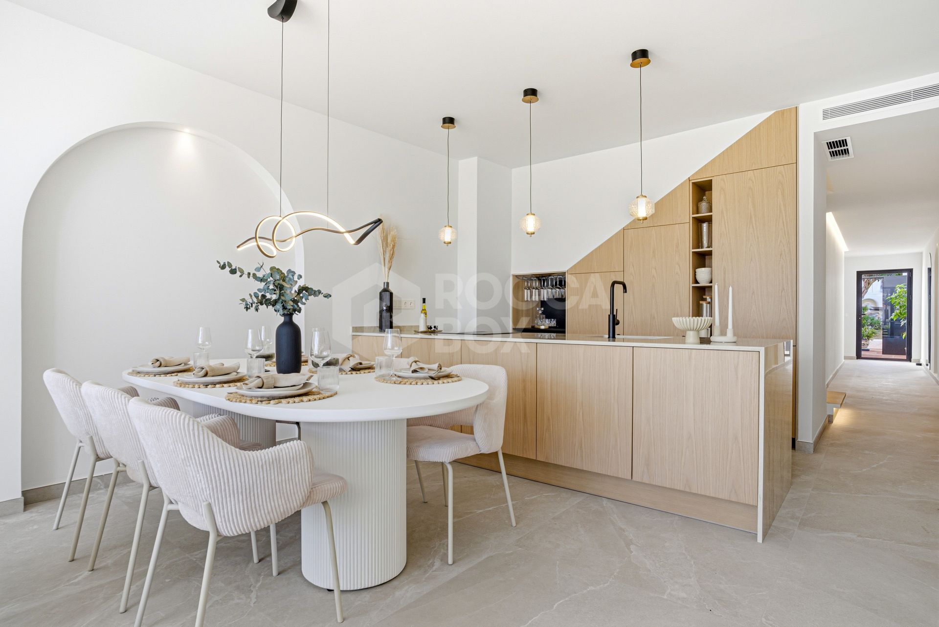 Contemporary four bedroom townhouse located in the gated community of La Rinconada, located in Marbella´s Golf Valley