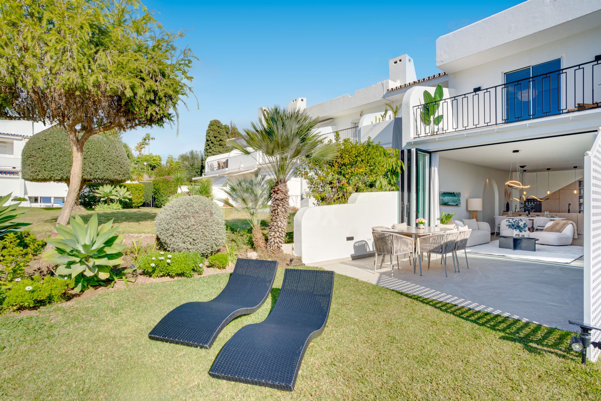 Contemporary four bedroom townhouse located in the gated community of La Rinconada, located in Marbella´s Golf Valley