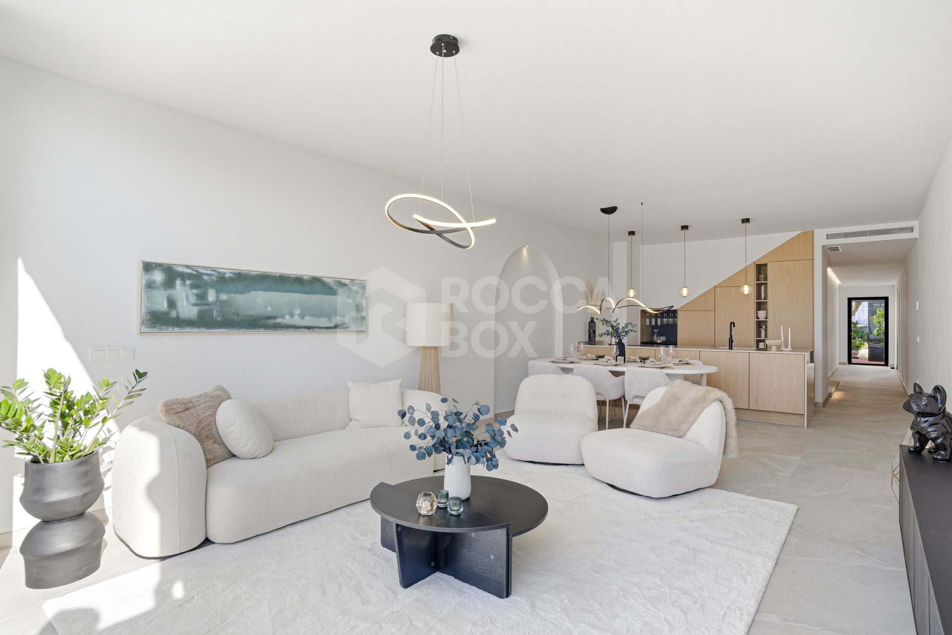 Contemporary four bedroom townhouse located in the gated community of La Rinconada, located in Marbella´s Golf Valley