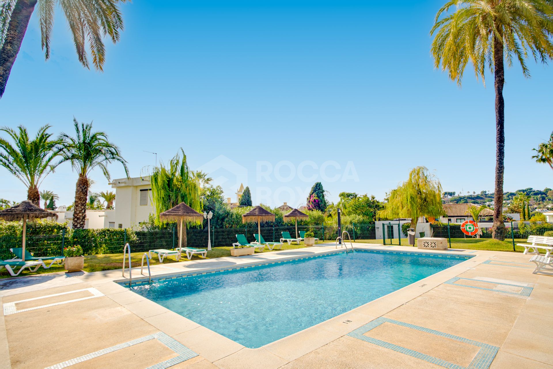 Contemporary four bedroom townhouse located in the gated community of La Rinconada, located in Marbella´s Golf Valley