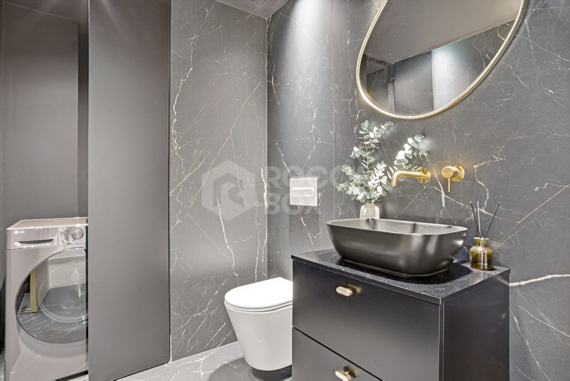 Contemporary four bedroom townhouse located in the gated community of La Rinconada, located in Marbella´s Golf Valley