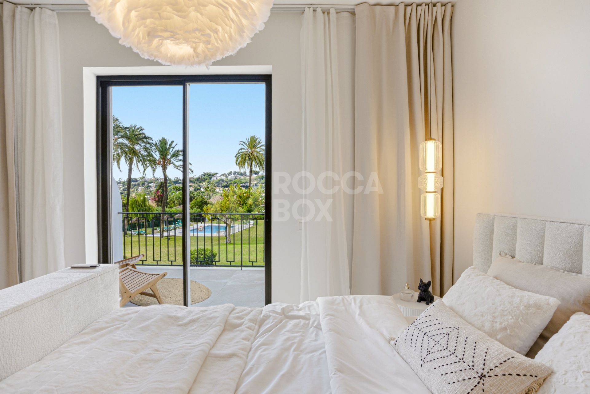 Contemporary four bedroom townhouse located in the gated community of La Rinconada, located in Marbella´s Golf Valley