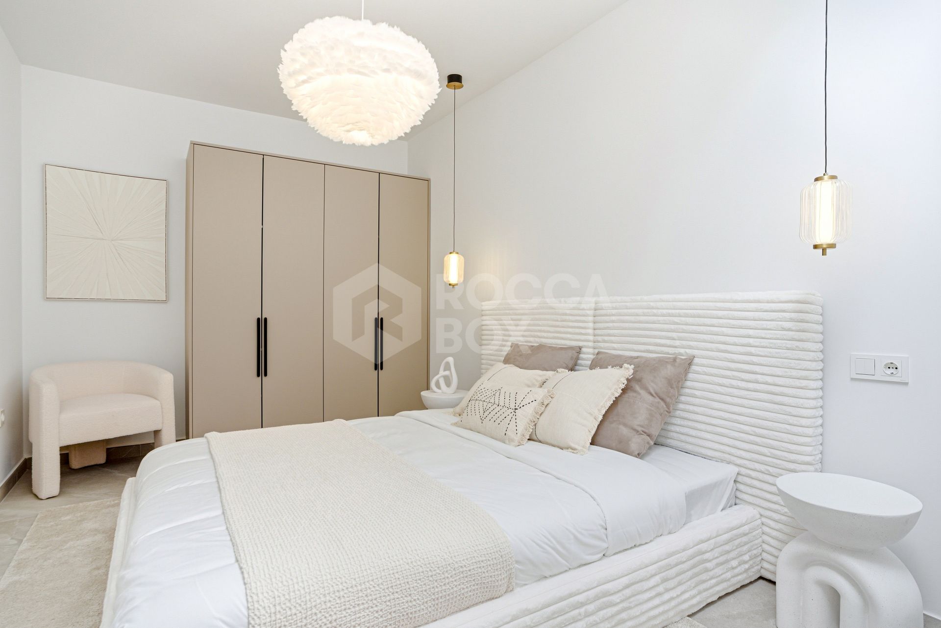 Contemporary four bedroom townhouse located in the gated community of La Rinconada, located in Marbella´s Golf Valley