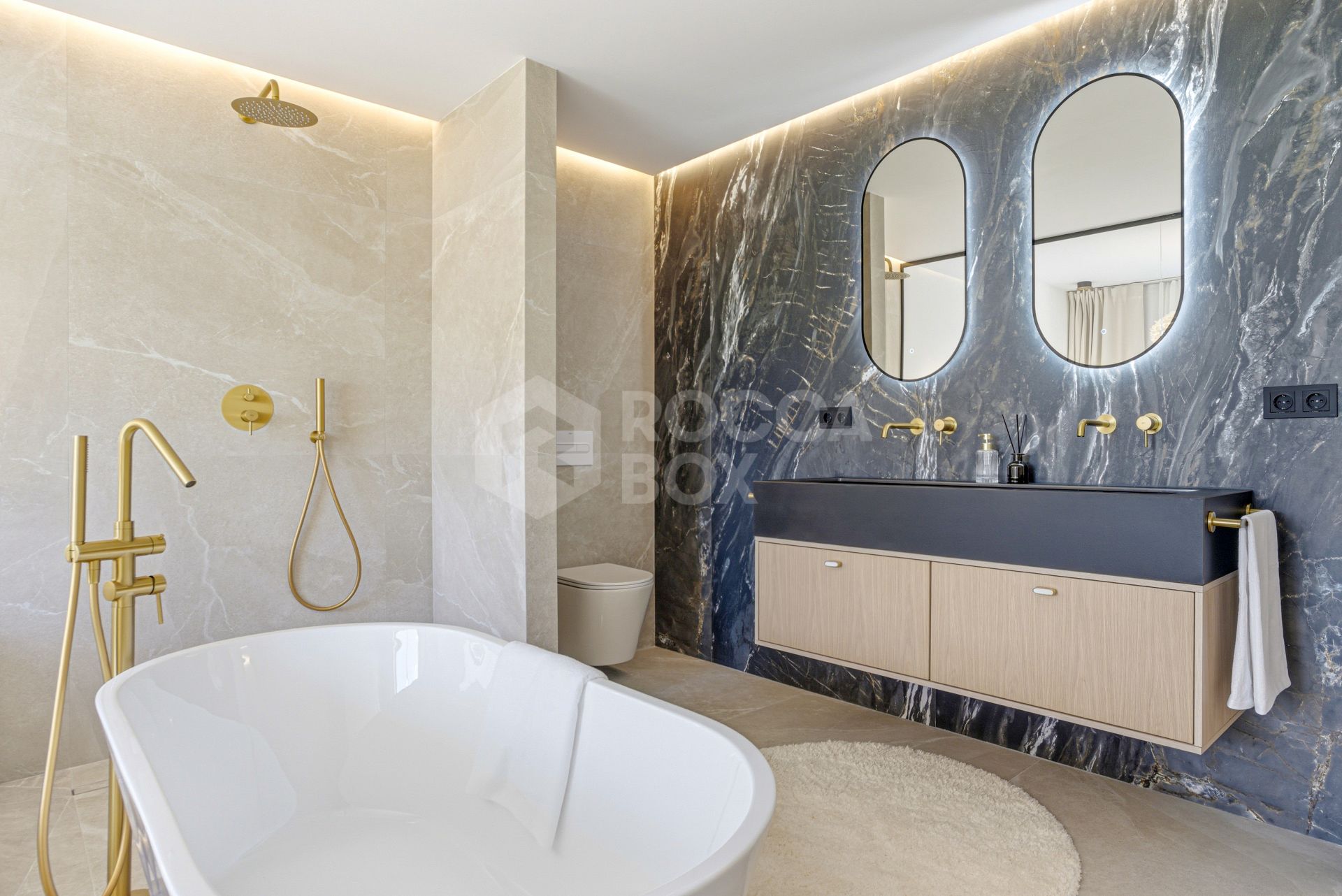 Contemporary four bedroom townhouse located in the gated community of La Rinconada, located in Marbella´s Golf Valley