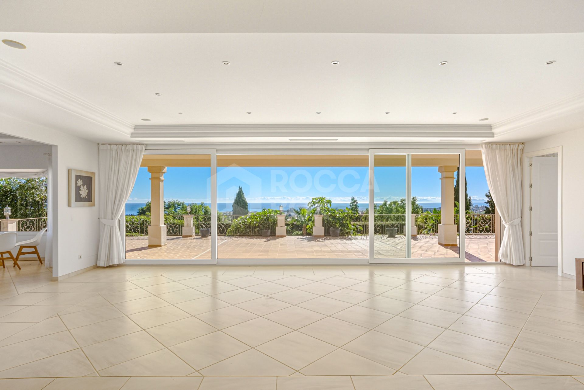 Exceptional eight bedroom, south-facing villa located in the prestigious gated community of Los Flamingos, Benahavis