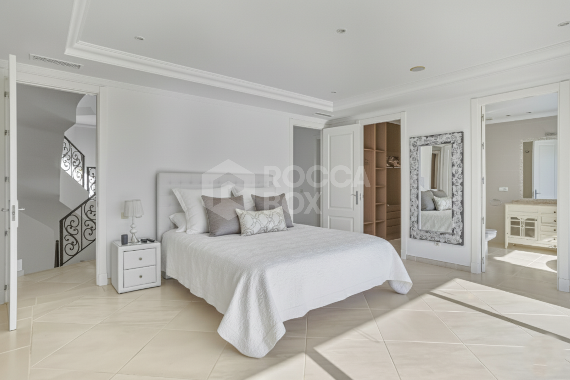 Exceptional eight bedroom, south-facing villa located in the prestigious gated community of Los Flamingos, Benahavis