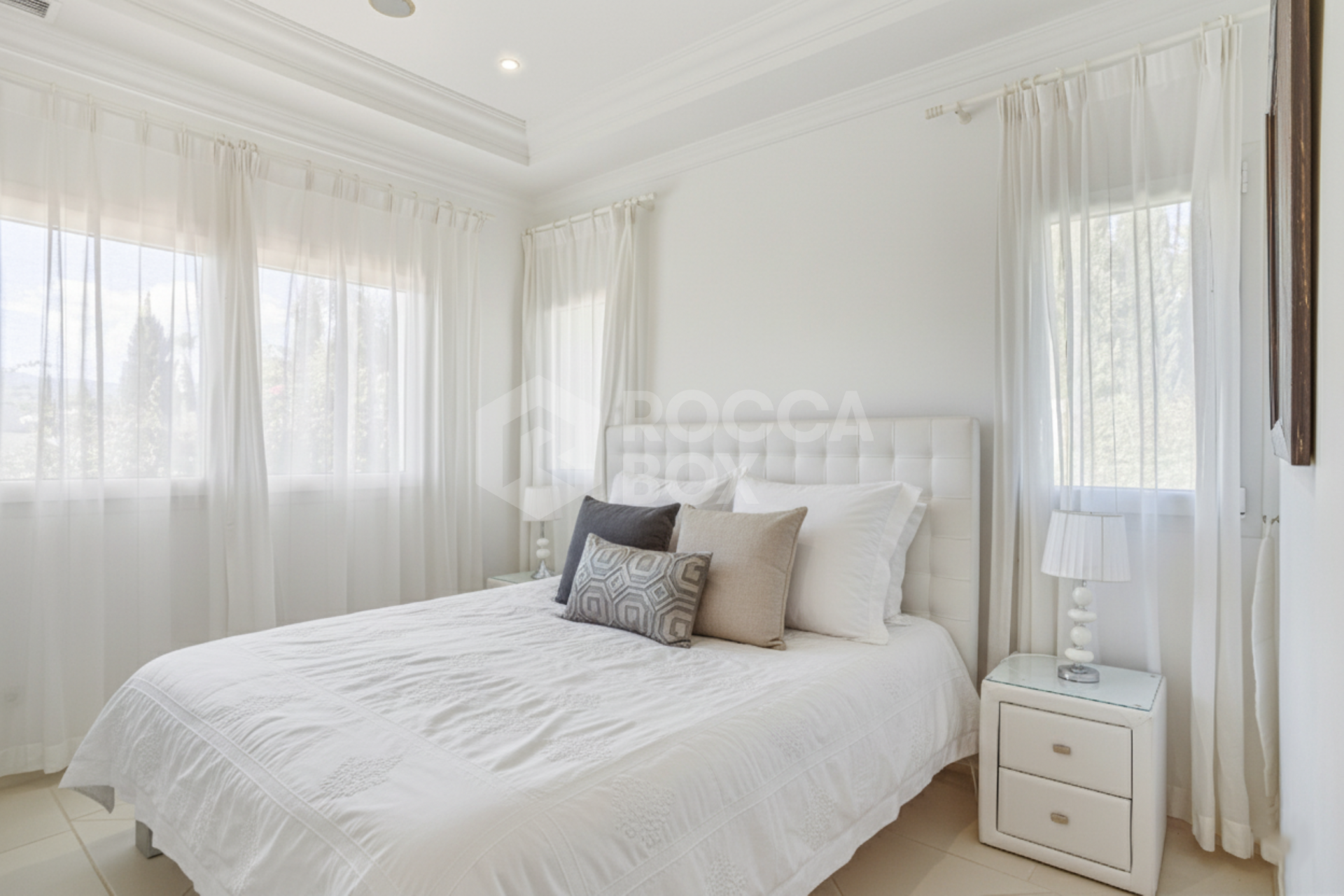 Exceptional eight bedroom, south-facing villa located in the prestigious gated community of Los Flamingos, Benahavis