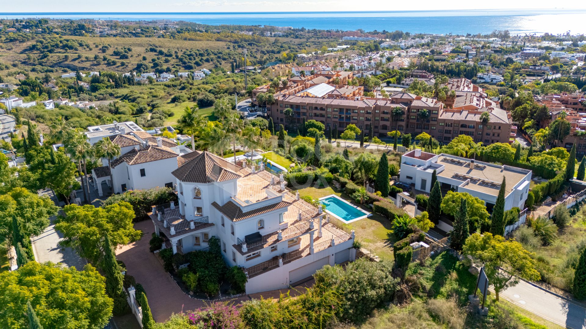 Exceptional eight bedroom, south-facing villa located in the prestigious gated community of Los Flamingos, Benahavis