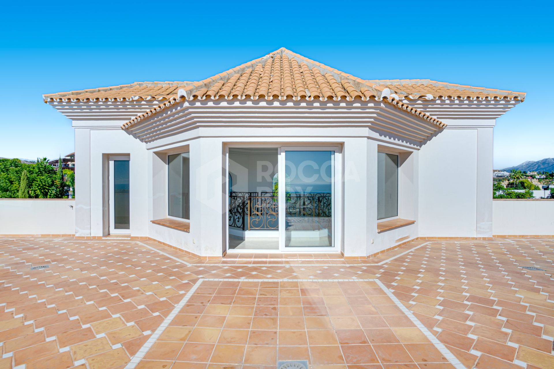 Exceptional eight bedroom, south-facing villa located in the prestigious gated community of Los Flamingos, Benahavis