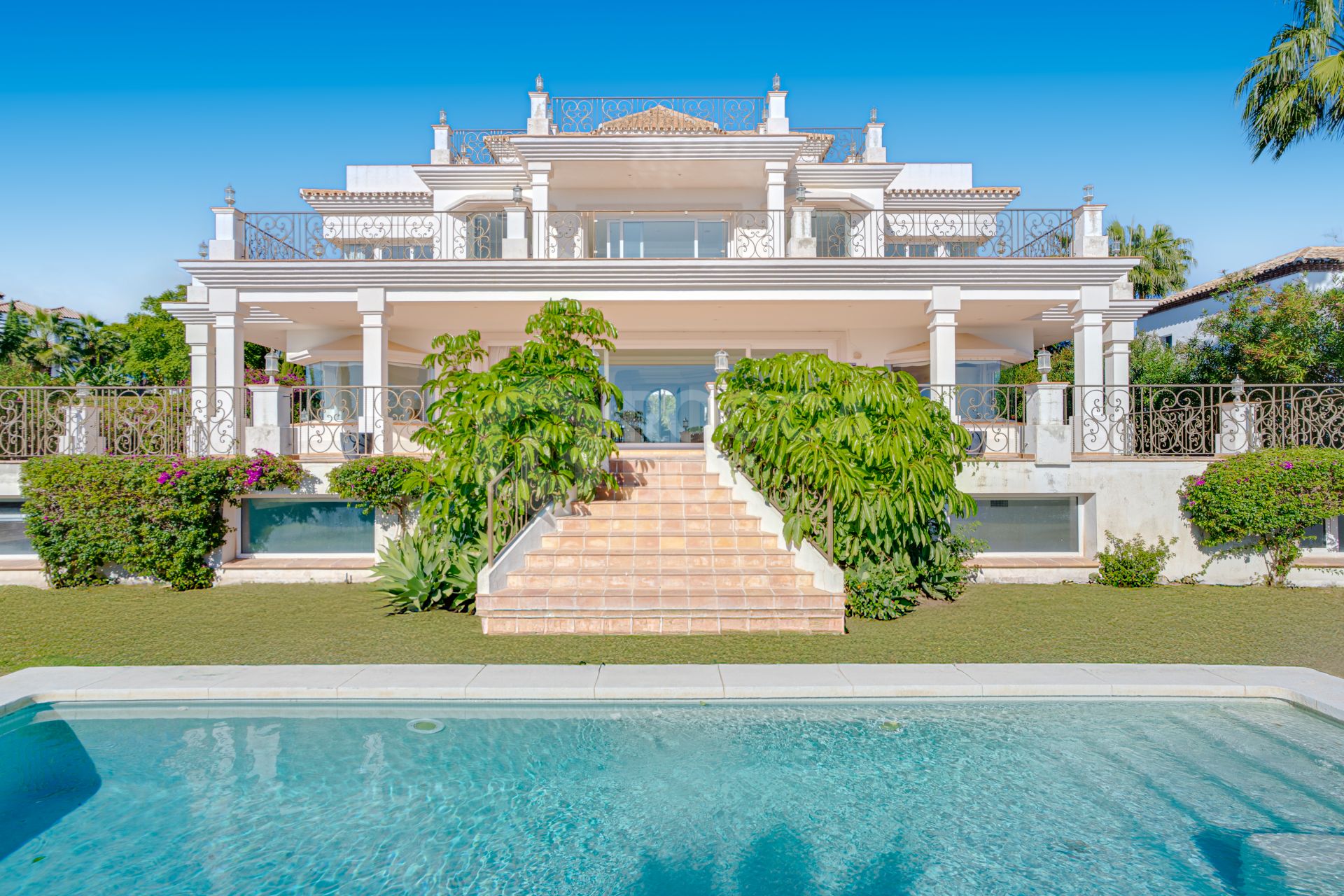 Exceptional eight bedroom, south-facing villa located in the prestigious gated community of Los Flamingos, Benahavis