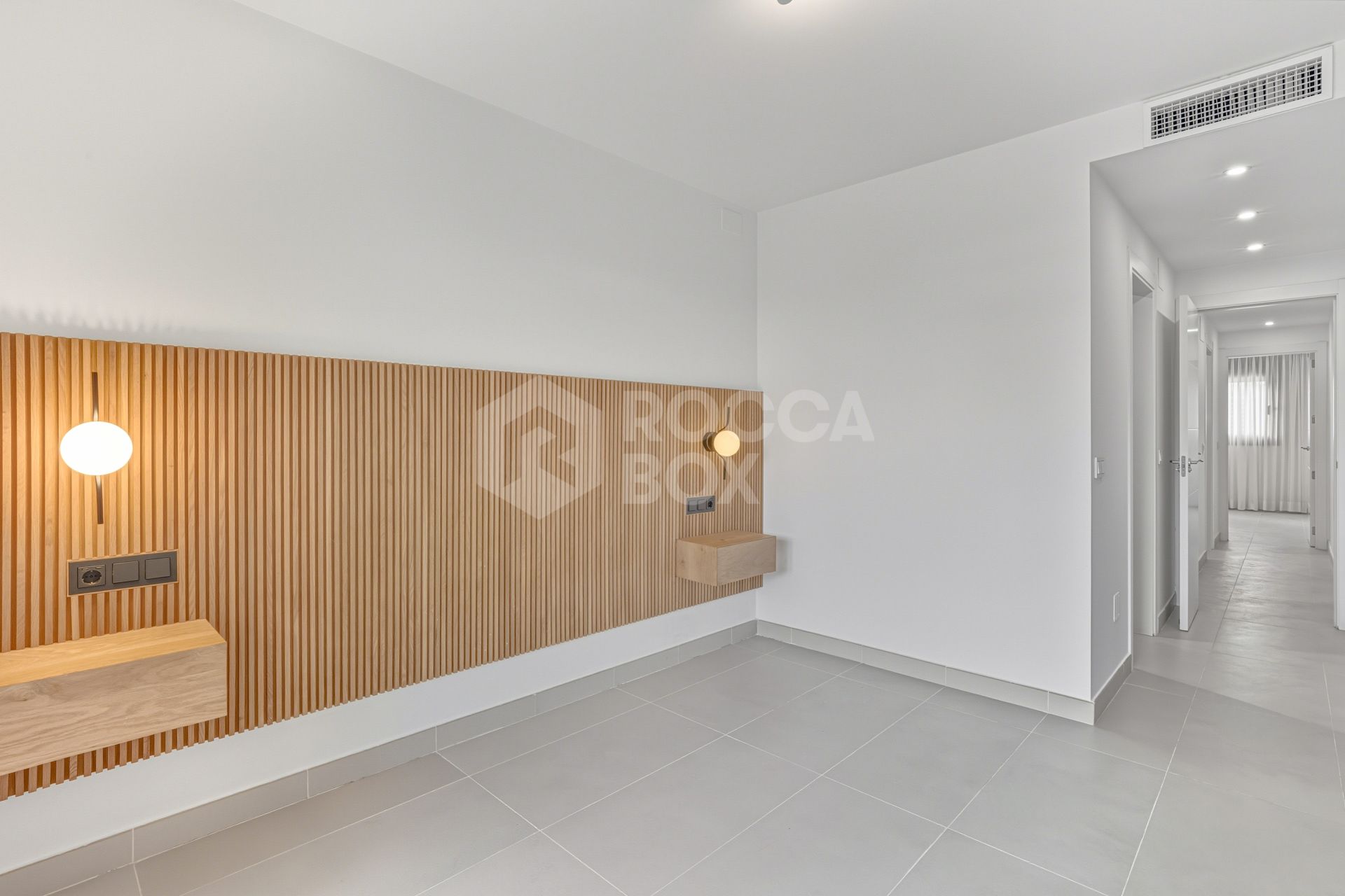 Well-presented two-bedroom ground floor apartment located in a popular gated community, situated in Cancelada