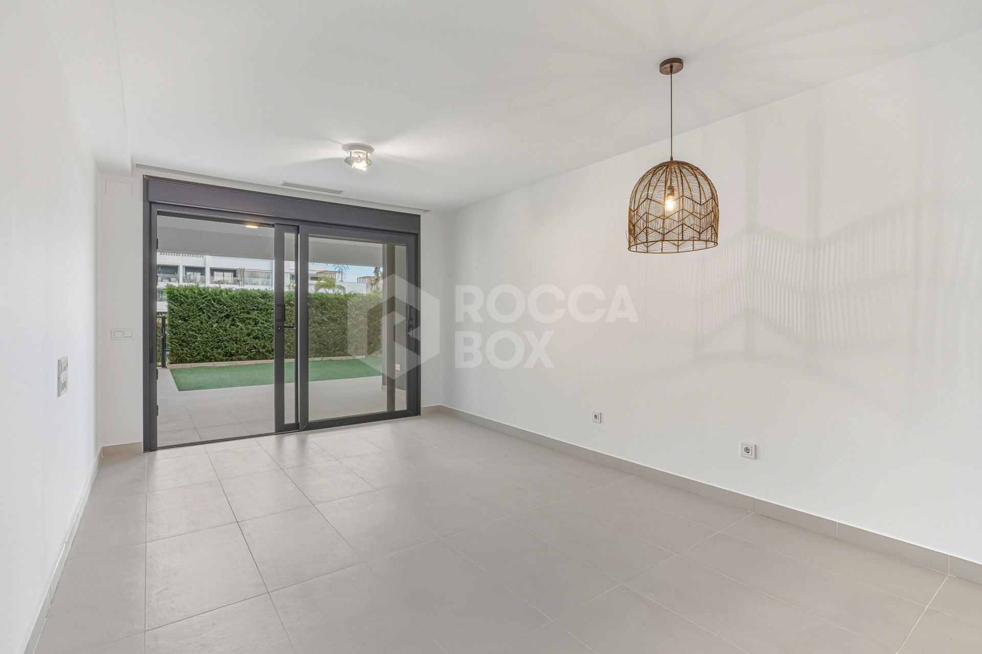 Well-presented two-bedroom ground floor apartment located in a popular gated community, situated in Cancelada