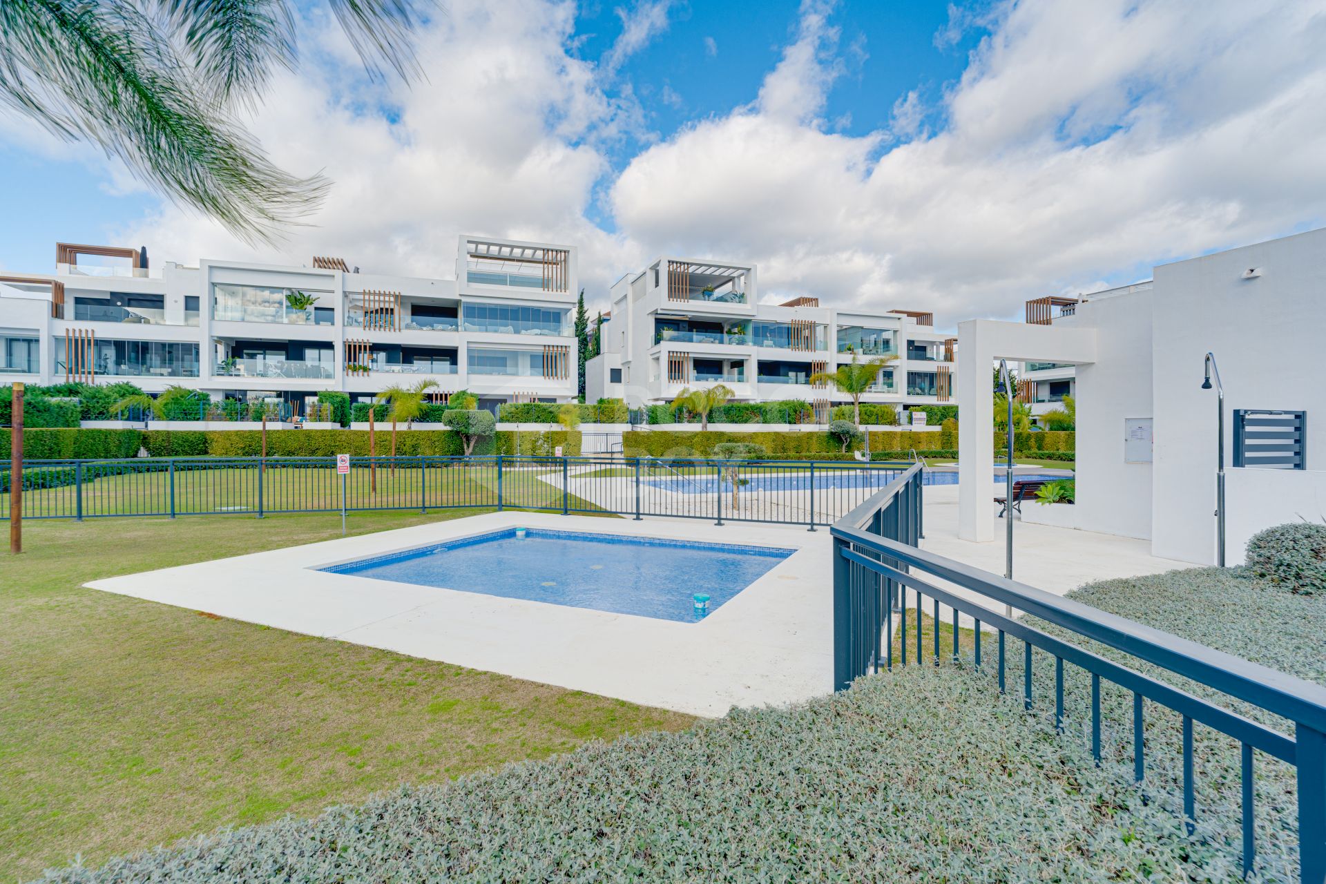 Well-presented two-bedroom ground floor apartment located in a popular gated community, situated in Cancelada