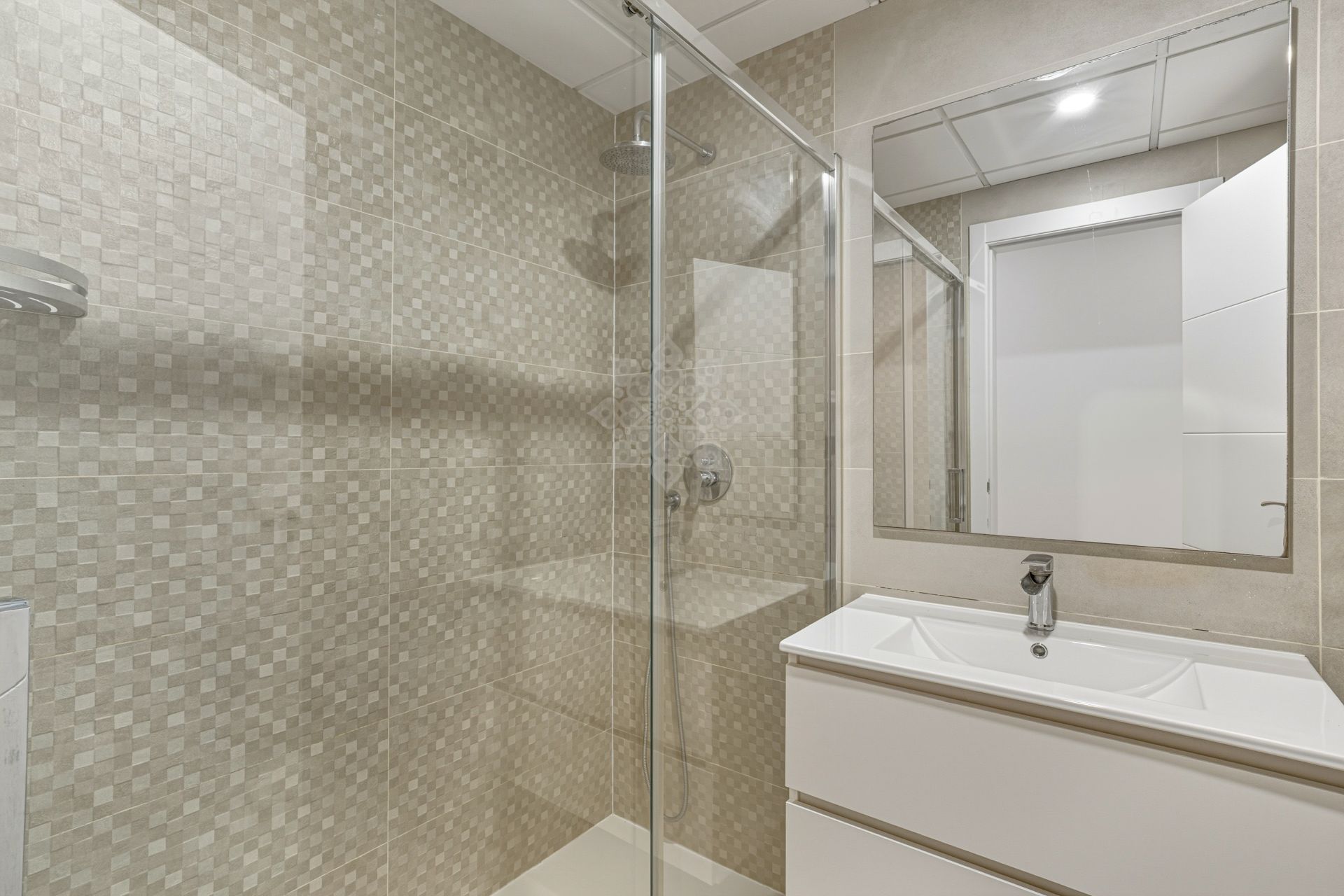 Apartament na parterze w Cancelada, Estepona