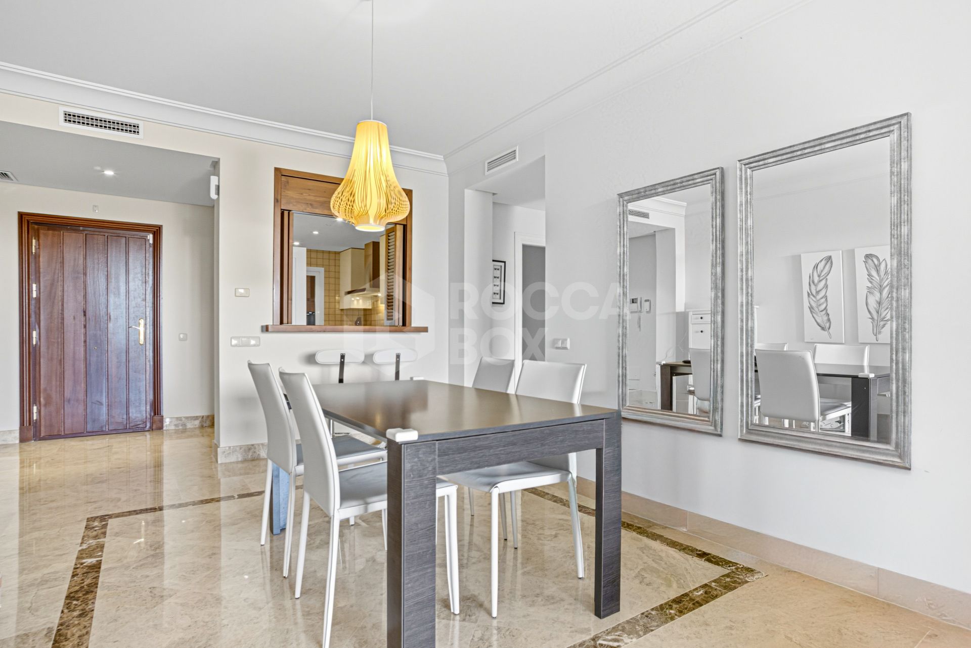 Charming two-bedroom ground-floor apartment with a southeast orientation, located in one of the most exclusive communities, Alminar de Marbella, in Nueva Andalucía.