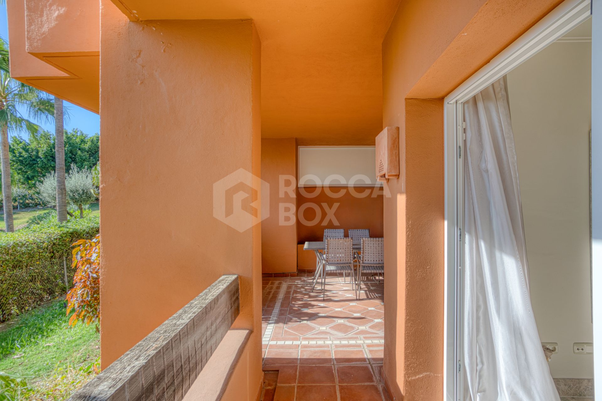 Charming two-bedroom ground-floor apartment with a southeast orientation, located in one of the most exclusive communities, Alminar de Marbella, in Nueva Andalucía.