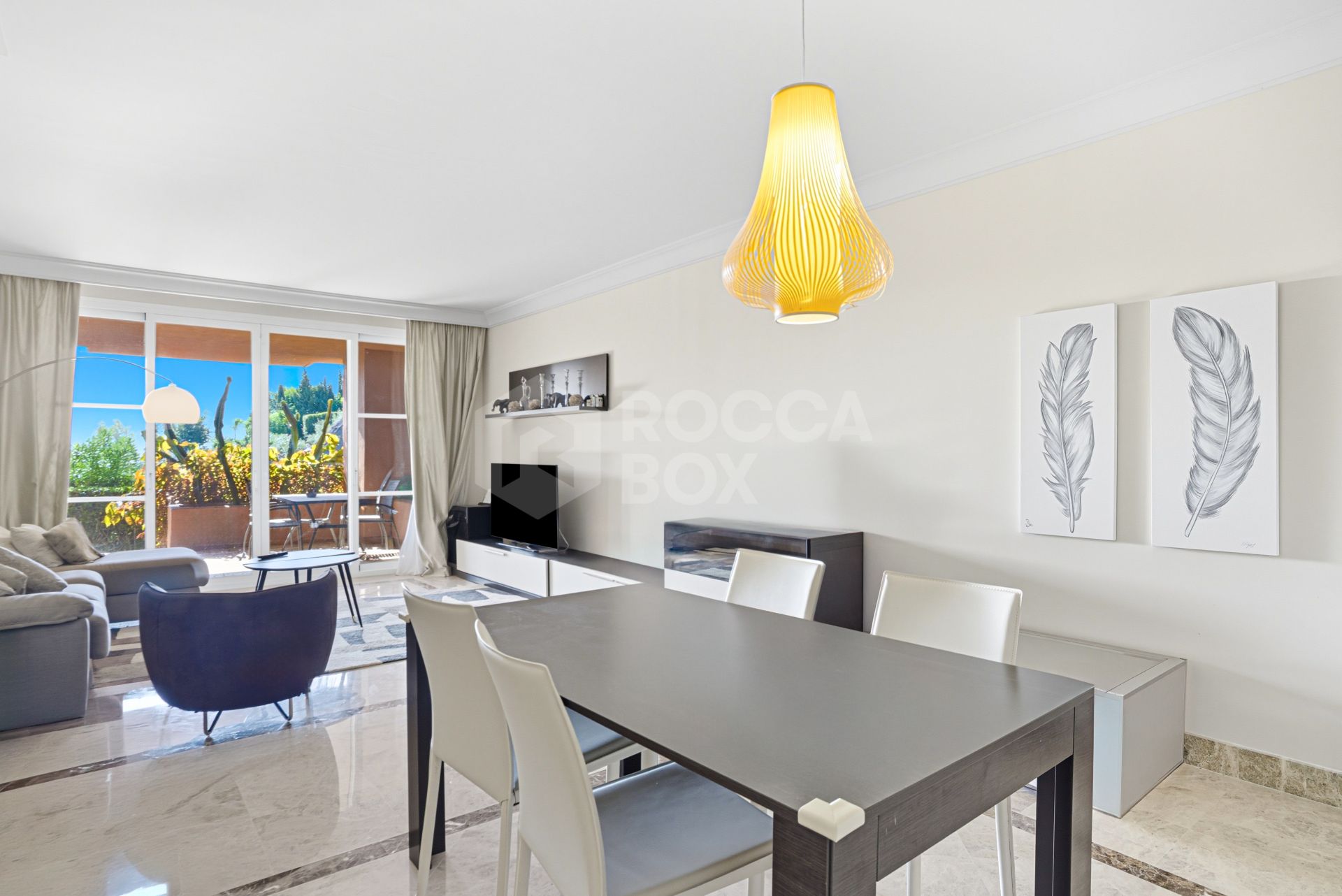 Charming two-bedroom ground-floor apartment with a southeast orientation, located in one of the most exclusive communities, Alminar de Marbella, in Nueva Andalucía.