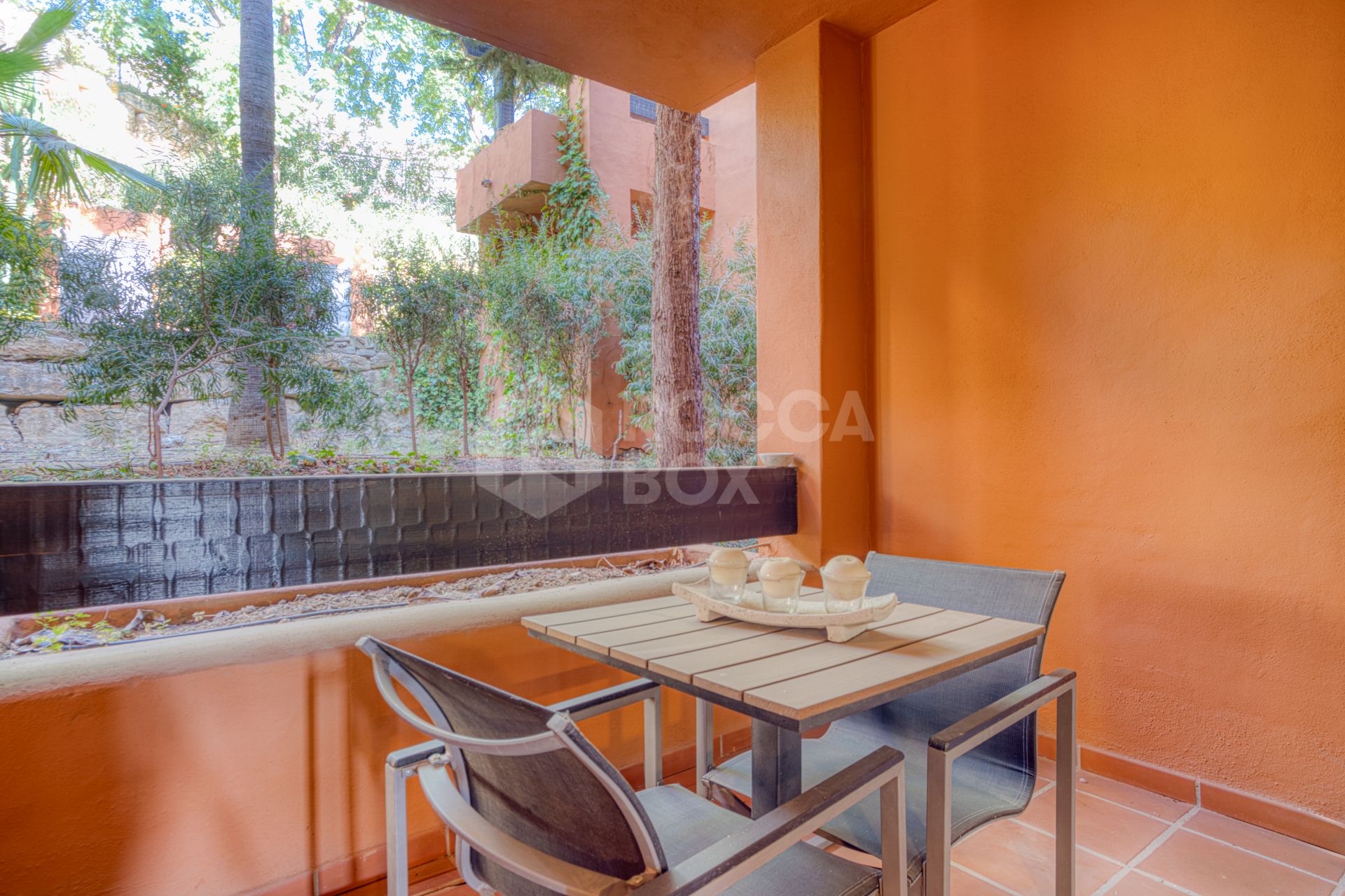 Charming two-bedroom ground-floor apartment with a southeast orientation, located in one of the most exclusive communities, Alminar de Marbella, in Nueva Andalucía.