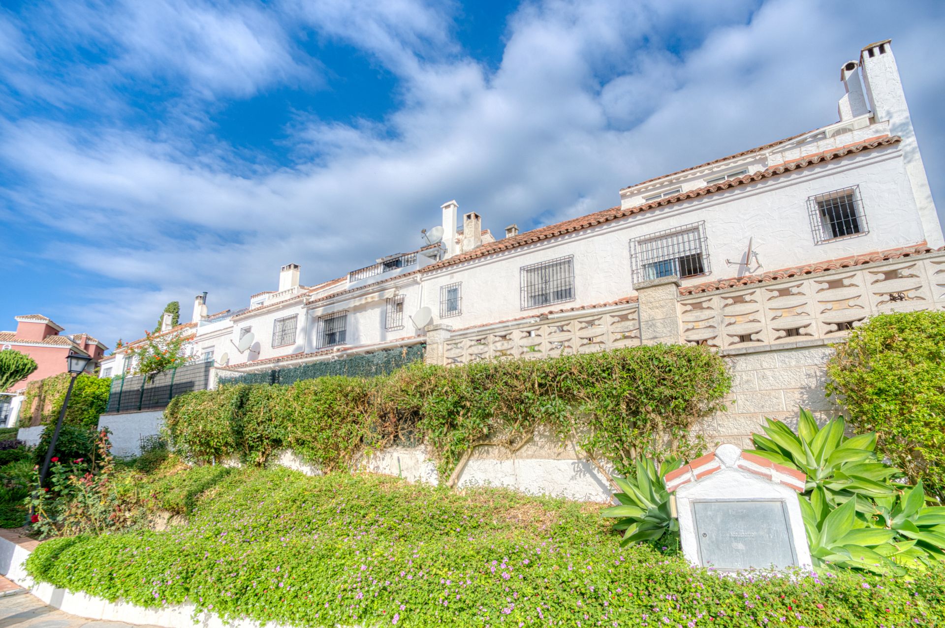 Reform Opportunity - South facing, three bedroom townhouse located in the sought-after gated community of El Capricho on Marbella’s Golden Mile