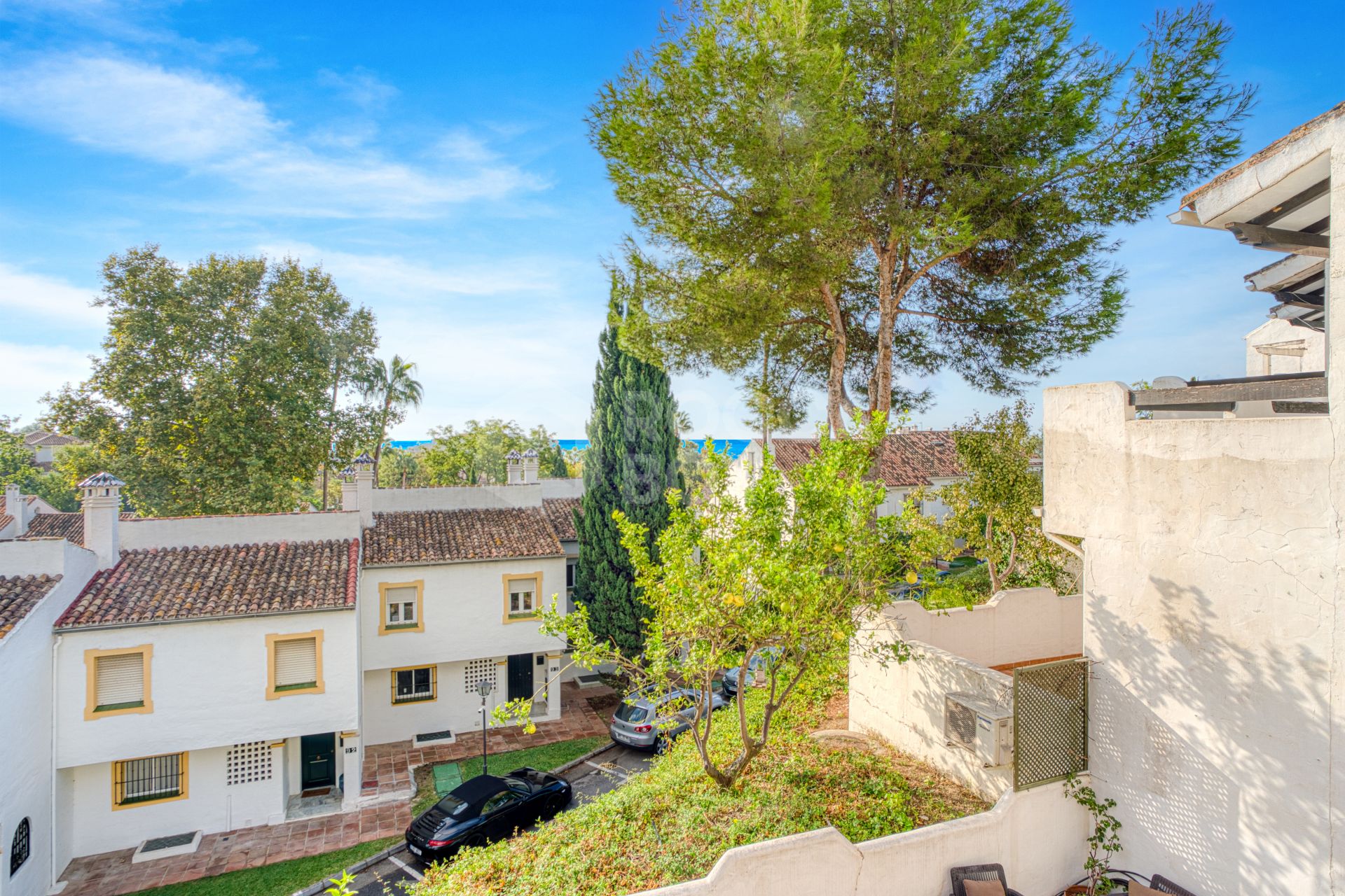 Reform Opportunity - South facing, three bedroom townhouse located in the sought-after gated community of El Capricho on Marbella’s Golden Mile