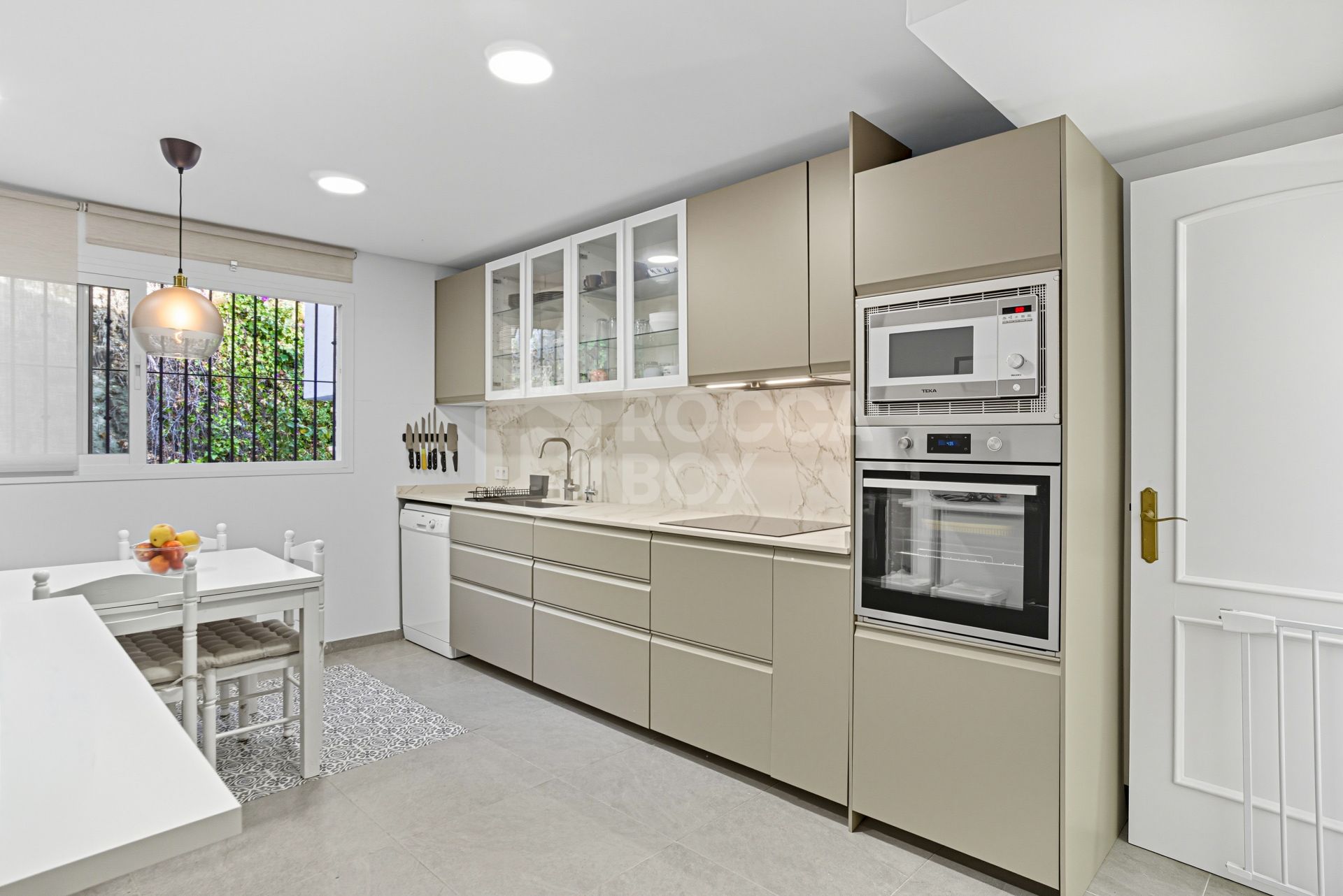 Reform Opportunity - South facing, three bedroom townhouse located in the sought-after gated community of El Capricho on Marbella’s Golden Mile