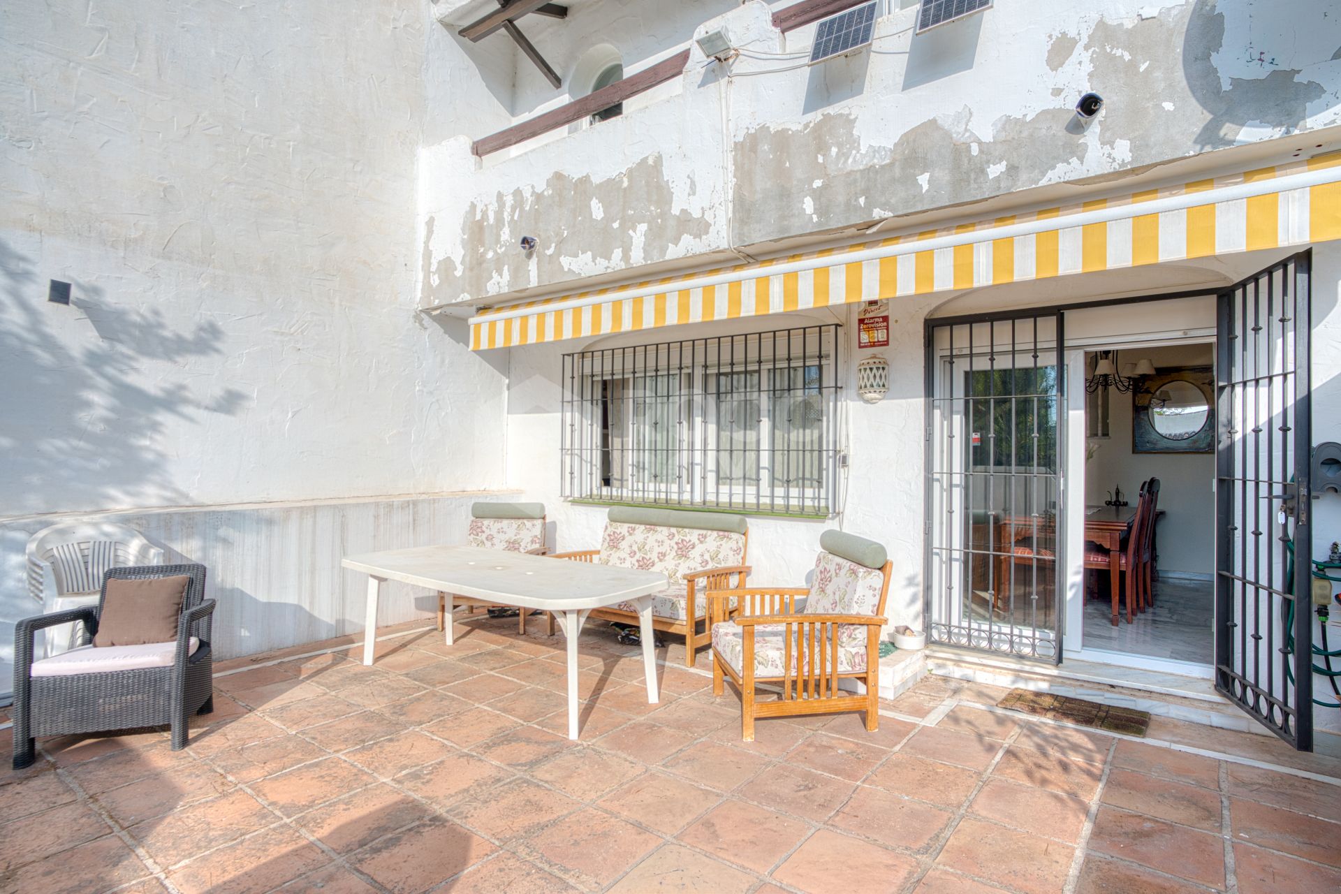 Reform Opportunity - South facing, three bedroom townhouse located in the sought-after gated community of El Capricho on Marbella’s Golden Mile