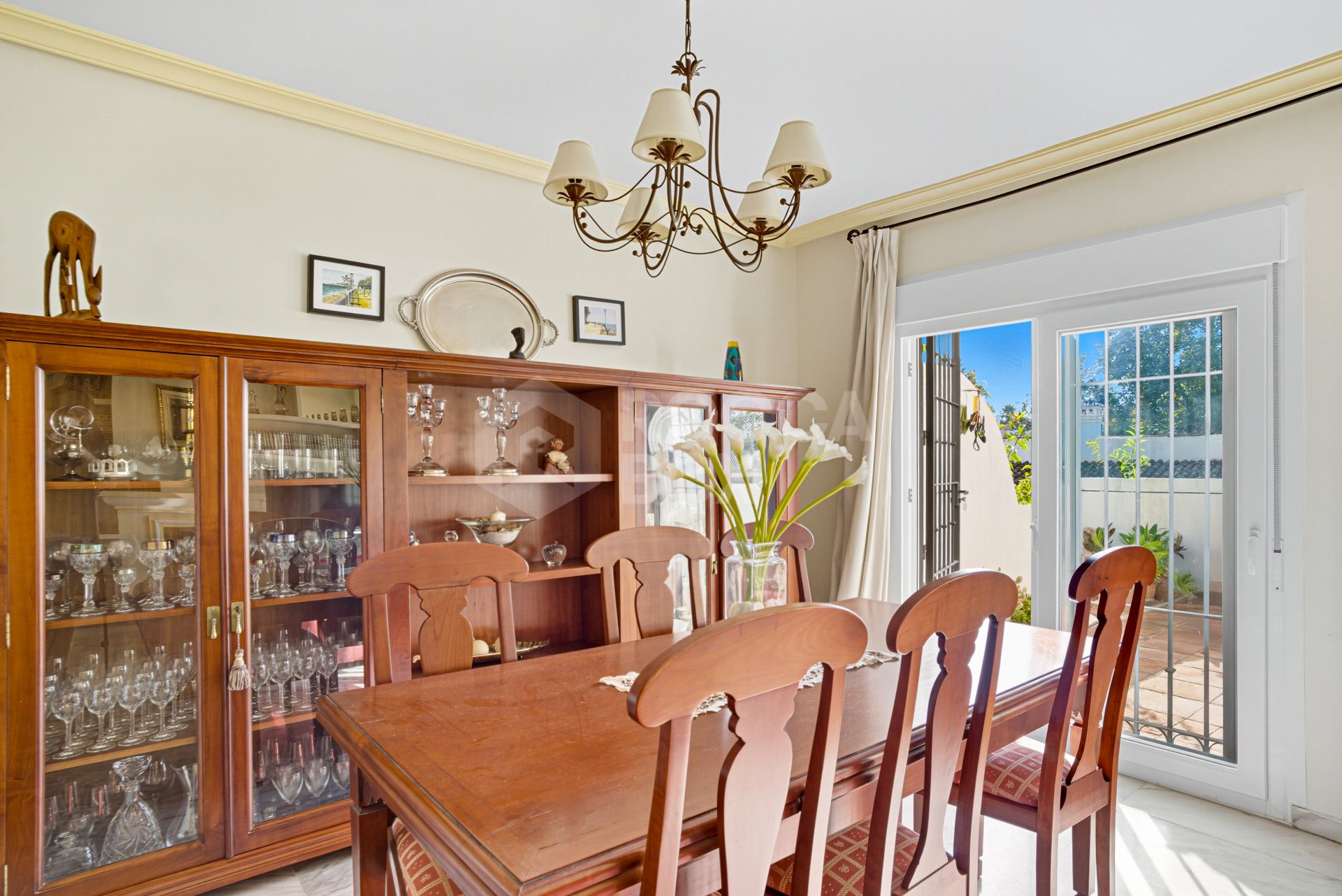 Reform Opportunity - South facing, three bedroom townhouse located in the sought-after gated community of El Capricho on Marbella’s Golden Mile