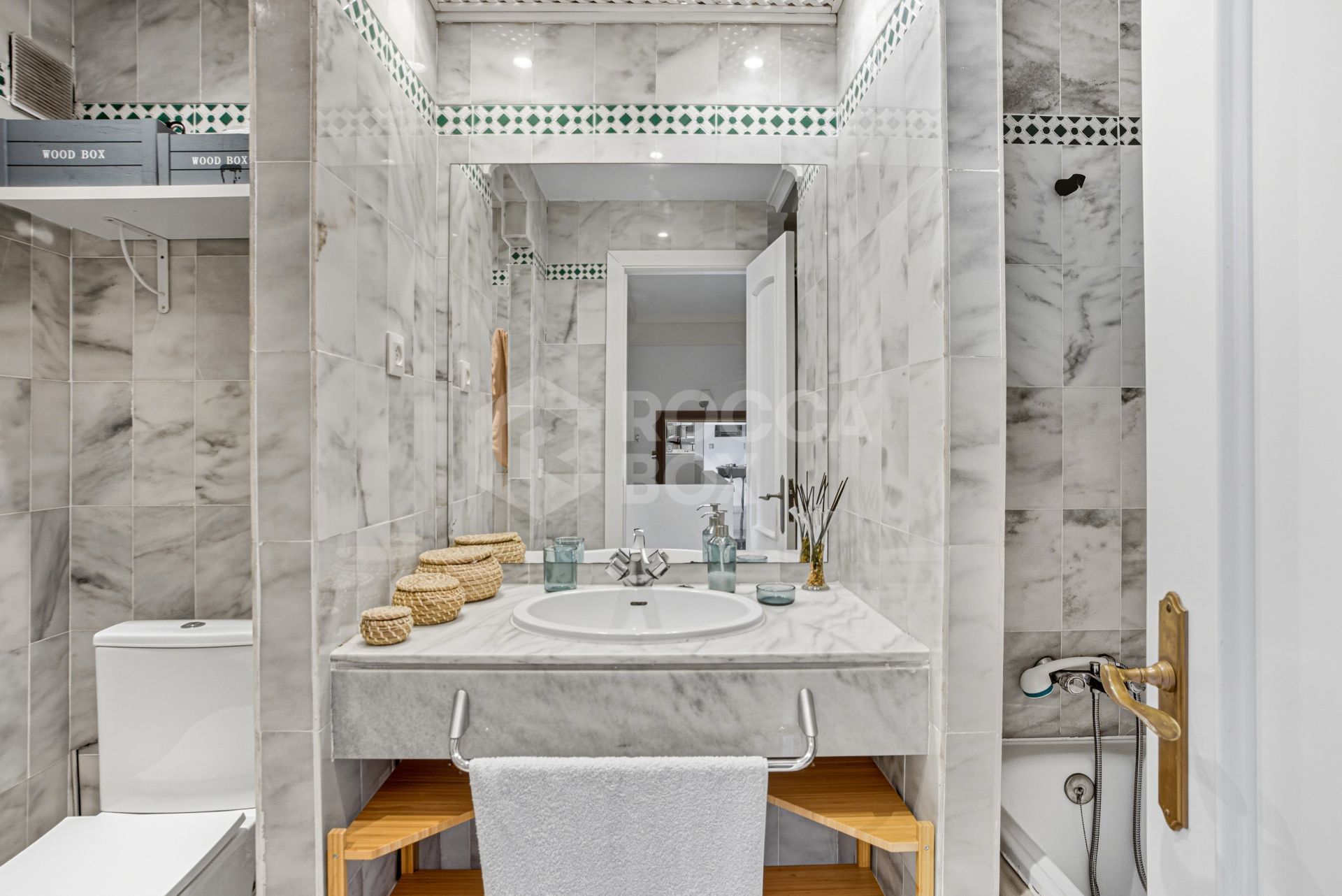 Reform Opportunity - South facing, three bedroom townhouse located in the sought-after gated community of El Capricho on Marbella’s Golden Mile