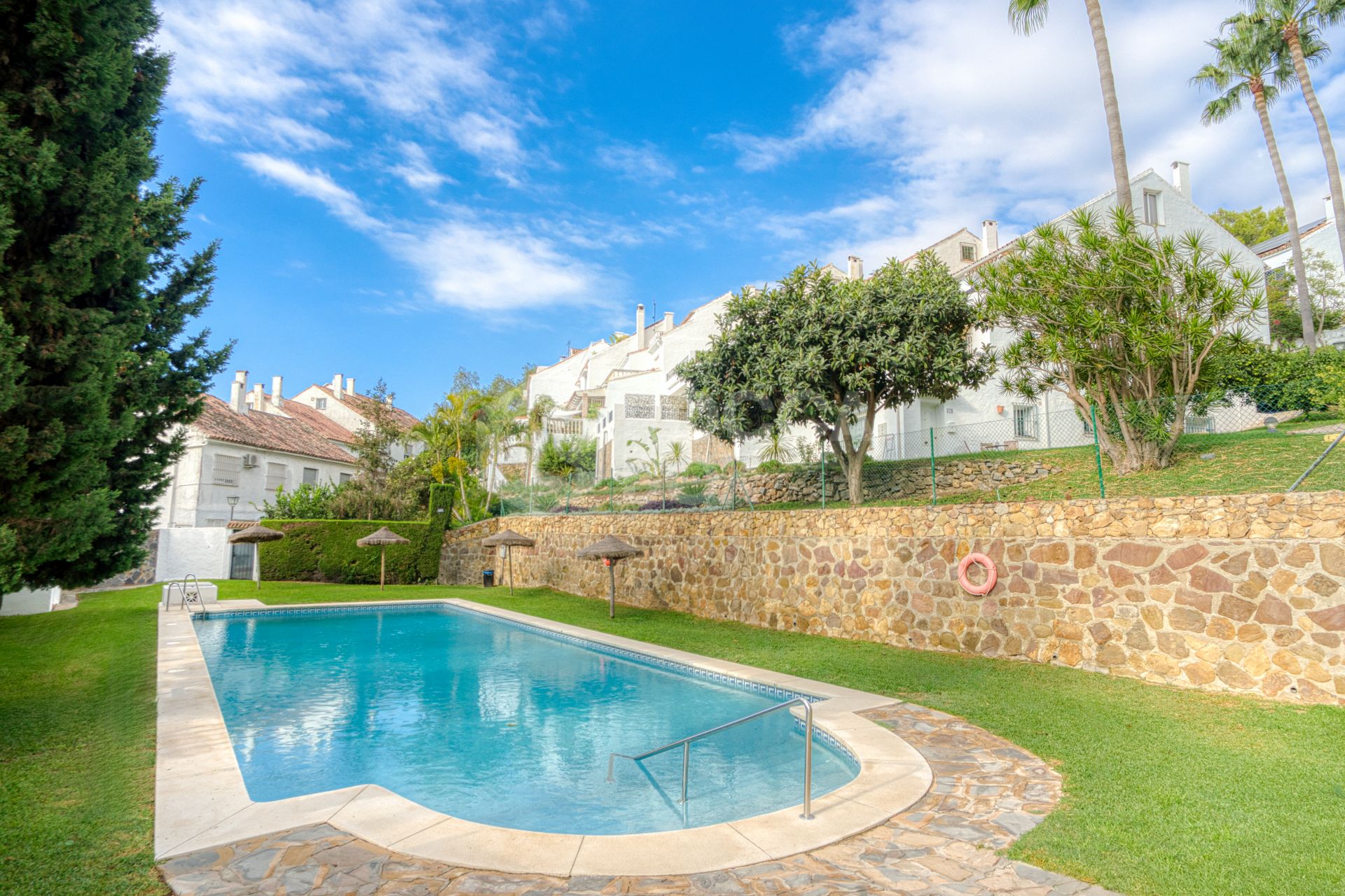 Charming south facing, three bedroom townhouse located in the sought-after gated community of El Capricho on Marbella’s Golden Mile