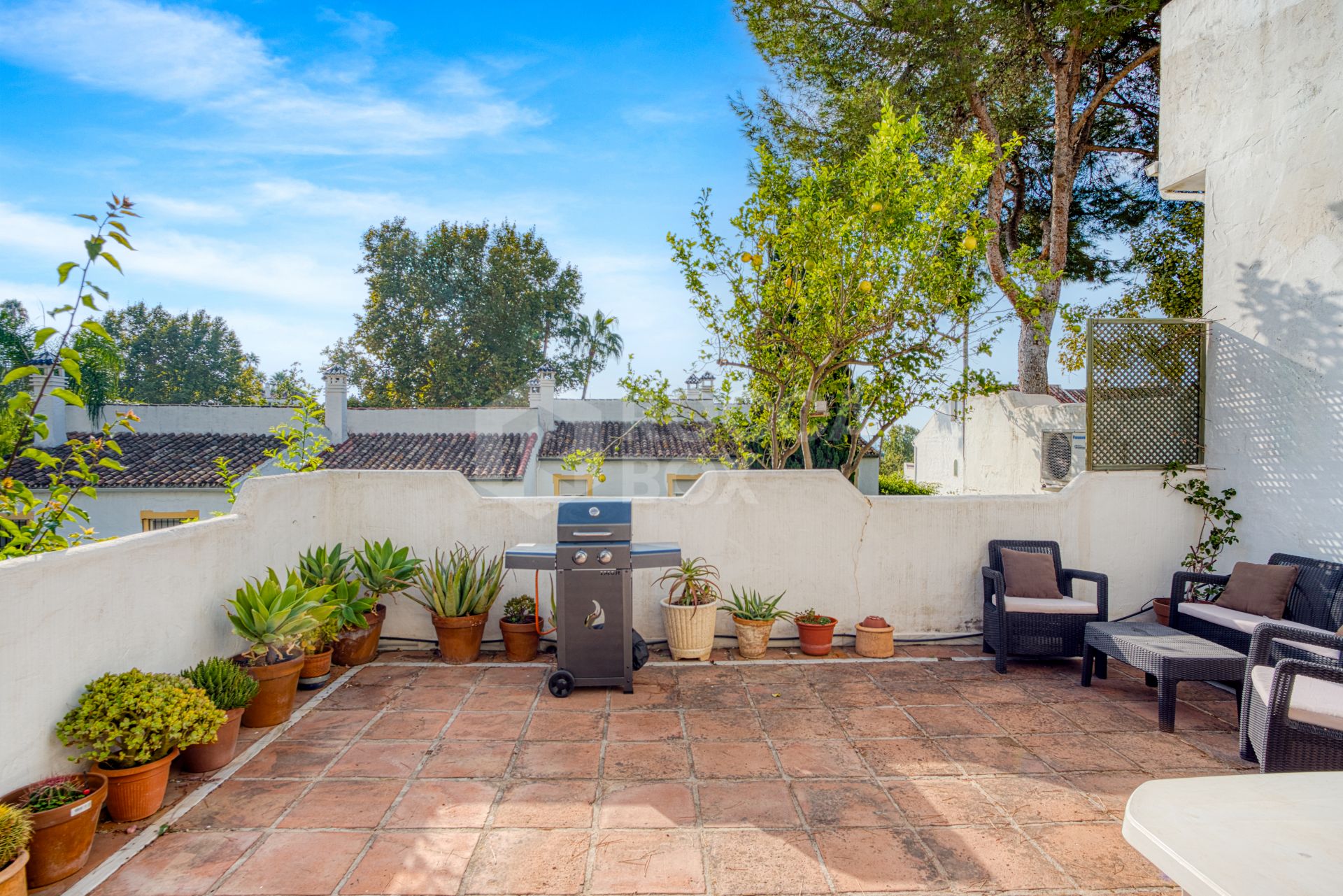 Reform Opportunity - South facing, three bedroom townhouse located in the sought-after gated community of El Capricho on Marbella’s Golden Mile