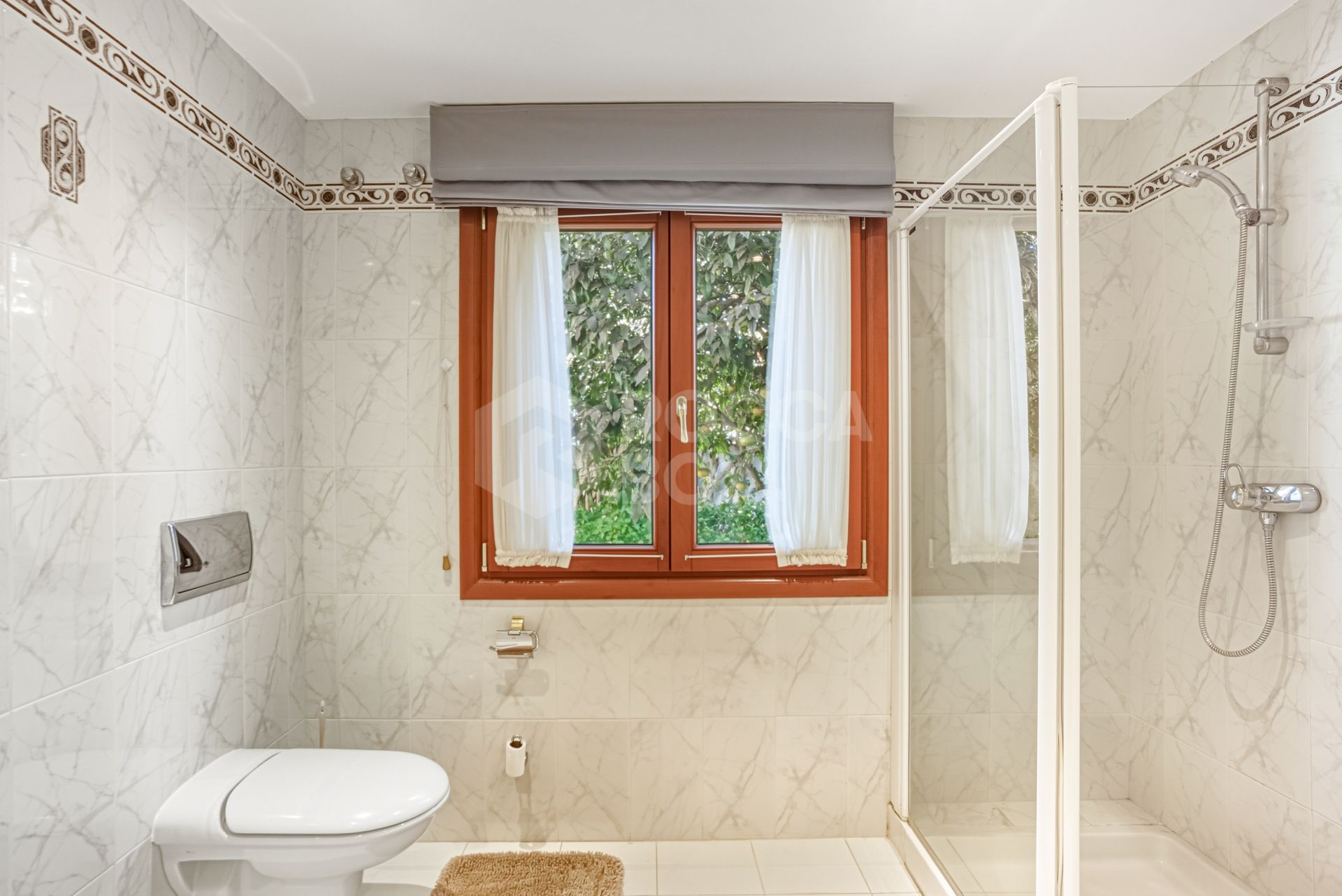 Elegant, southeast facing five bedroom Villa located on the New Golden Mile in Estepona, just steps from the beach