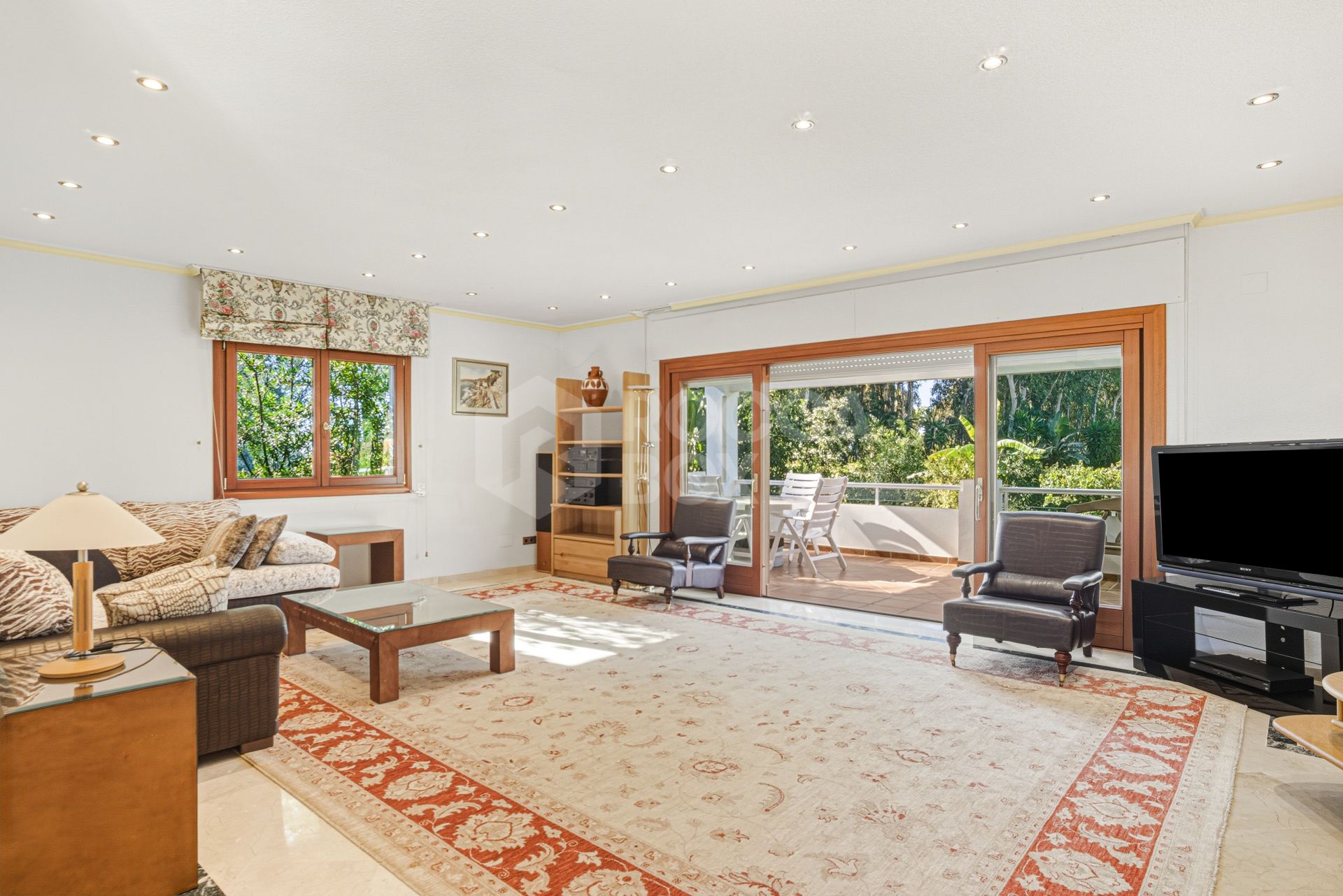 Elegant, southeast facing five bedroom Villa located on the New Golden Mile in Estepona, just steps from the beach