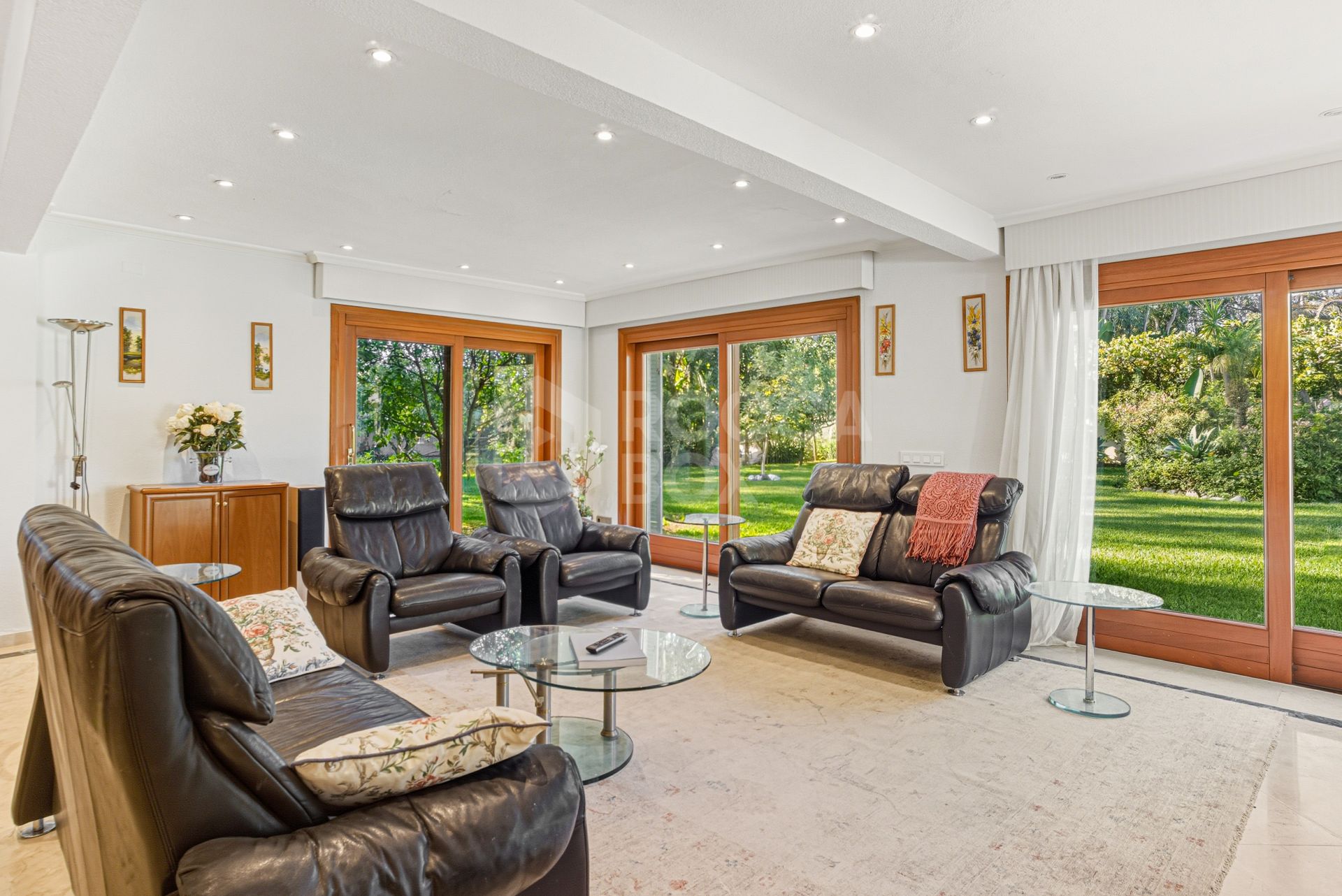 Elegant, southeast facing five bedroom Villa located on the New Golden Mile in Estepona, just steps from the beach