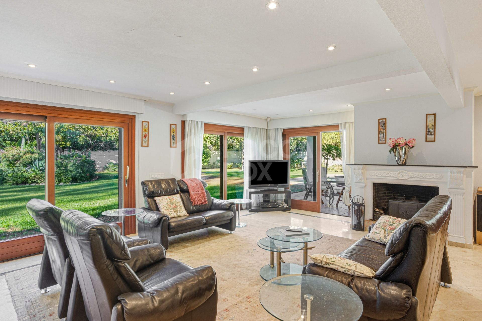 Elegant, southeast facing five bedroom Villa located on the New Golden Mile in Estepona, just steps from the beach