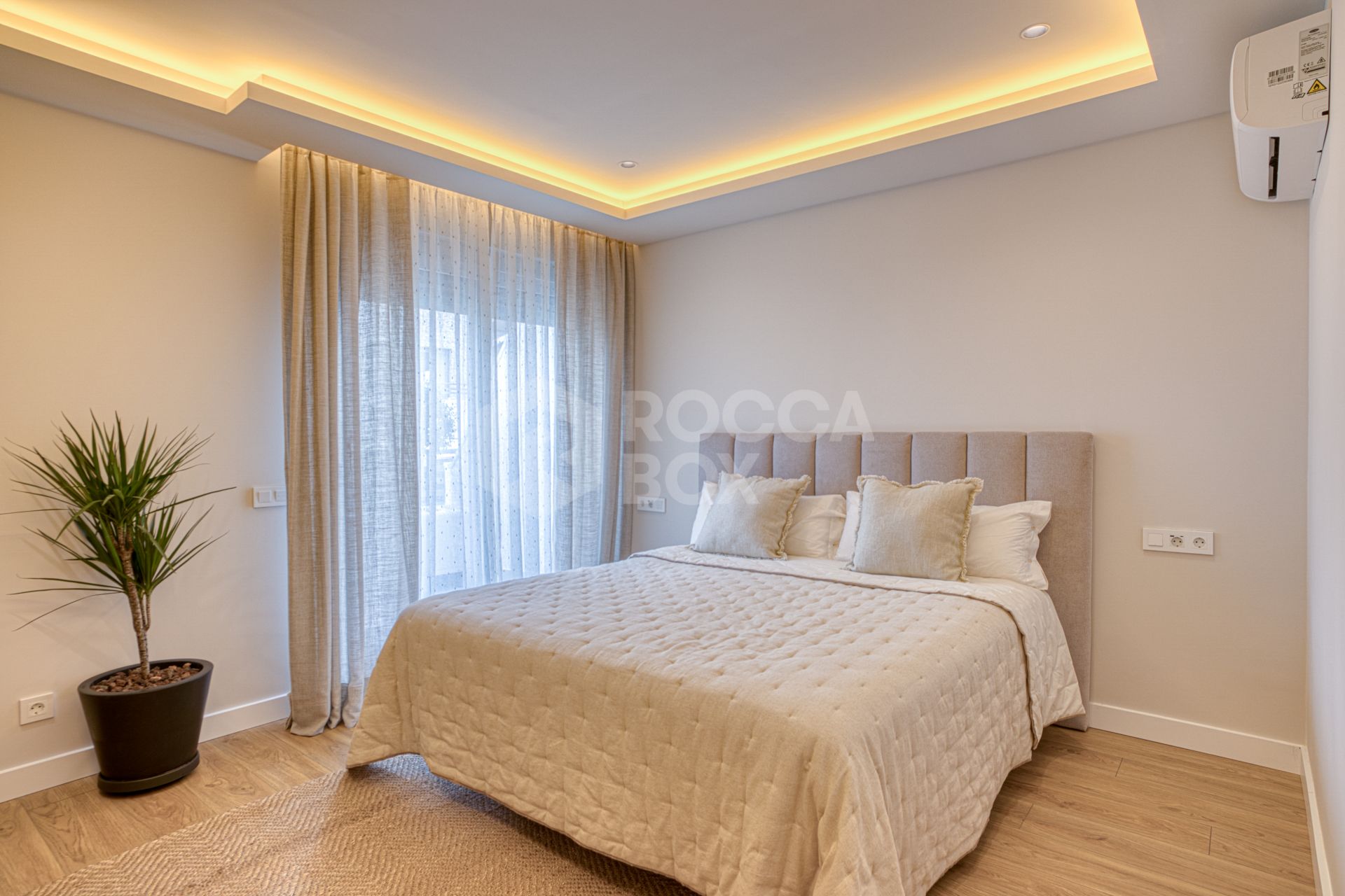 Fantastic east-facing duplex penthouse with solarium and stunning sunset views in La Cala Golf Resort, Mijas Costa