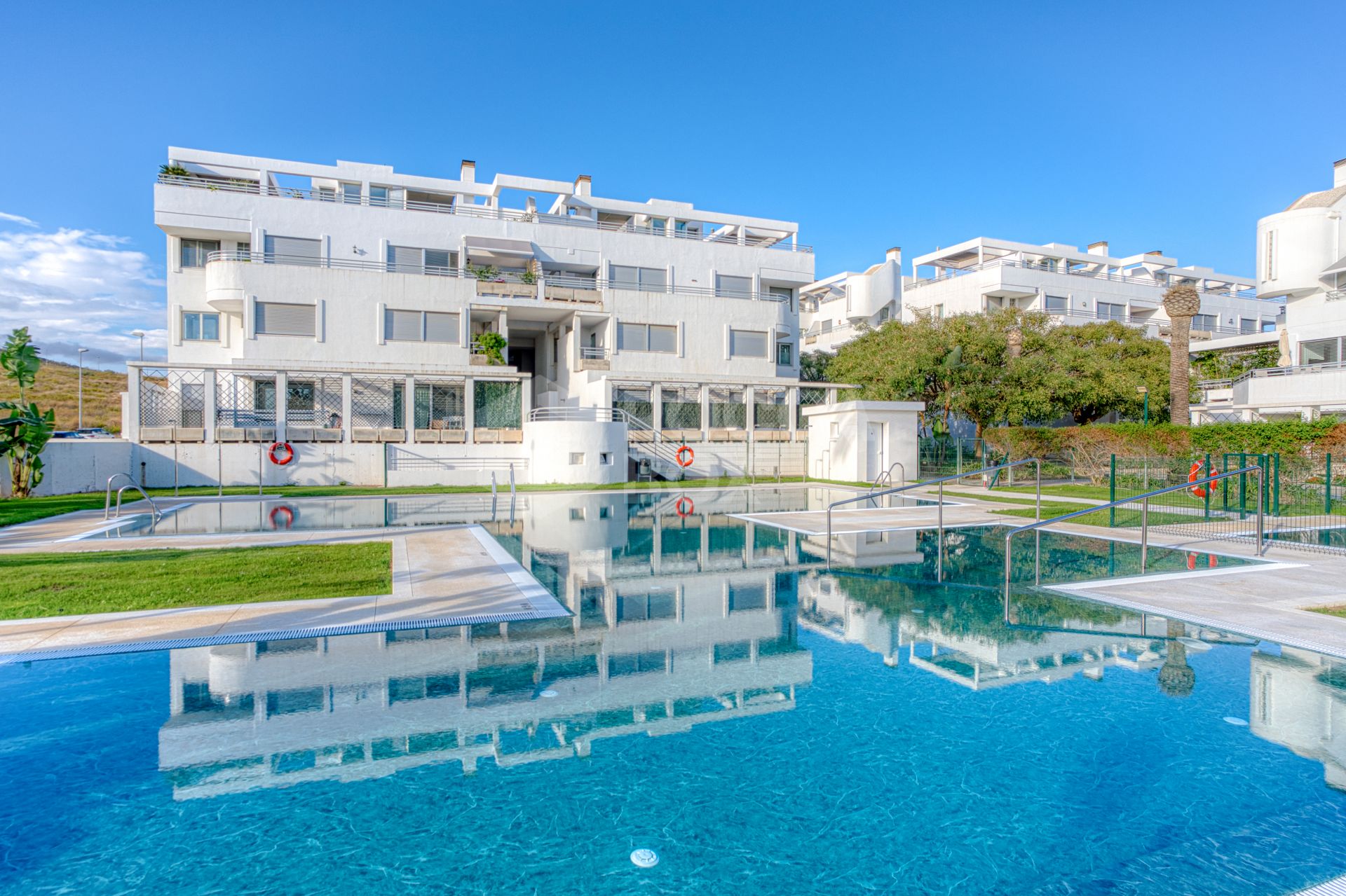 Fantastic east-facing duplex penthouse with solarium and stunning sunset views in La Cala Golf Resort, Mijas Costa