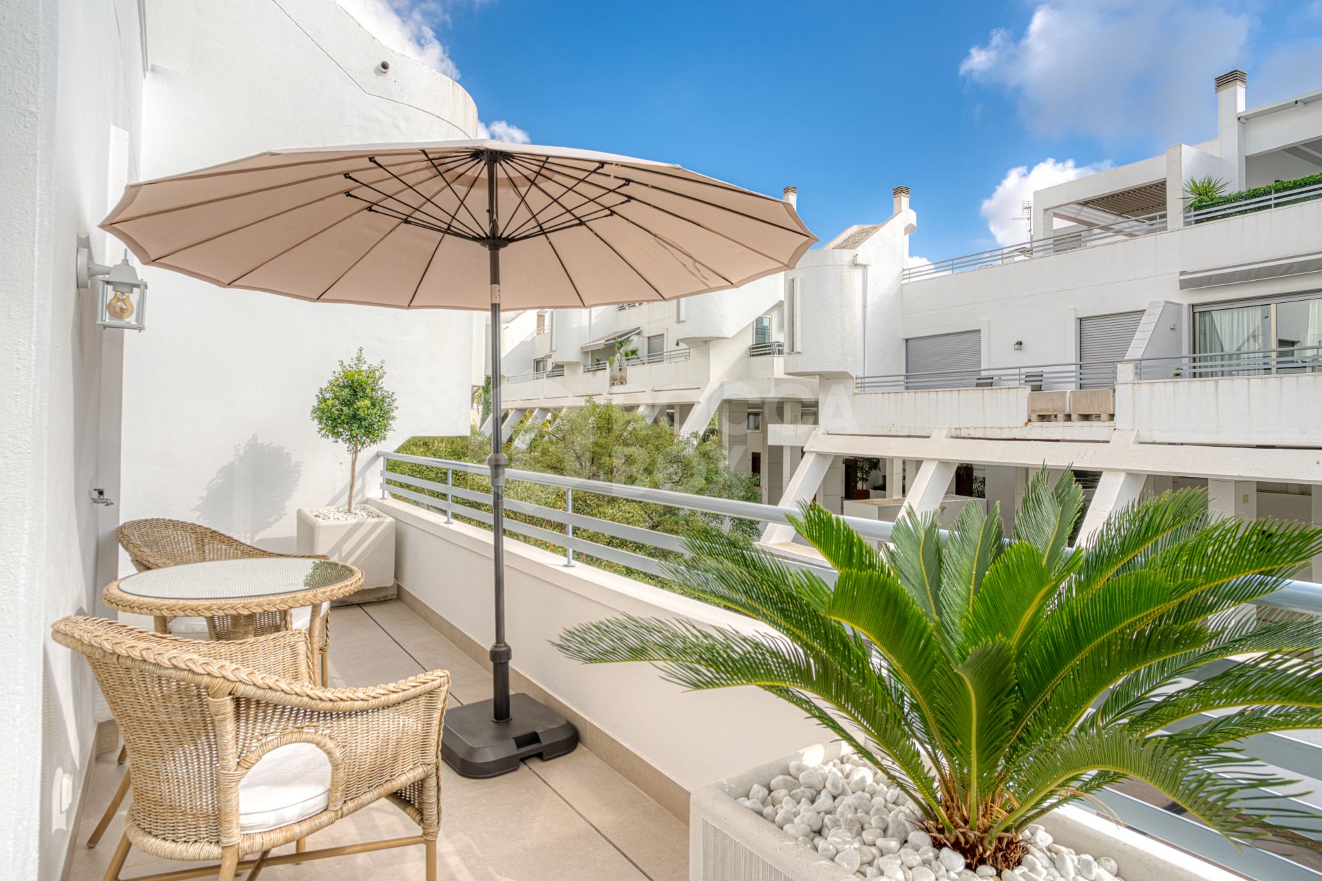 Fantastic east-facing duplex penthouse with solarium and stunning sunset views in La Cala Golf Resort, Mijas Costa