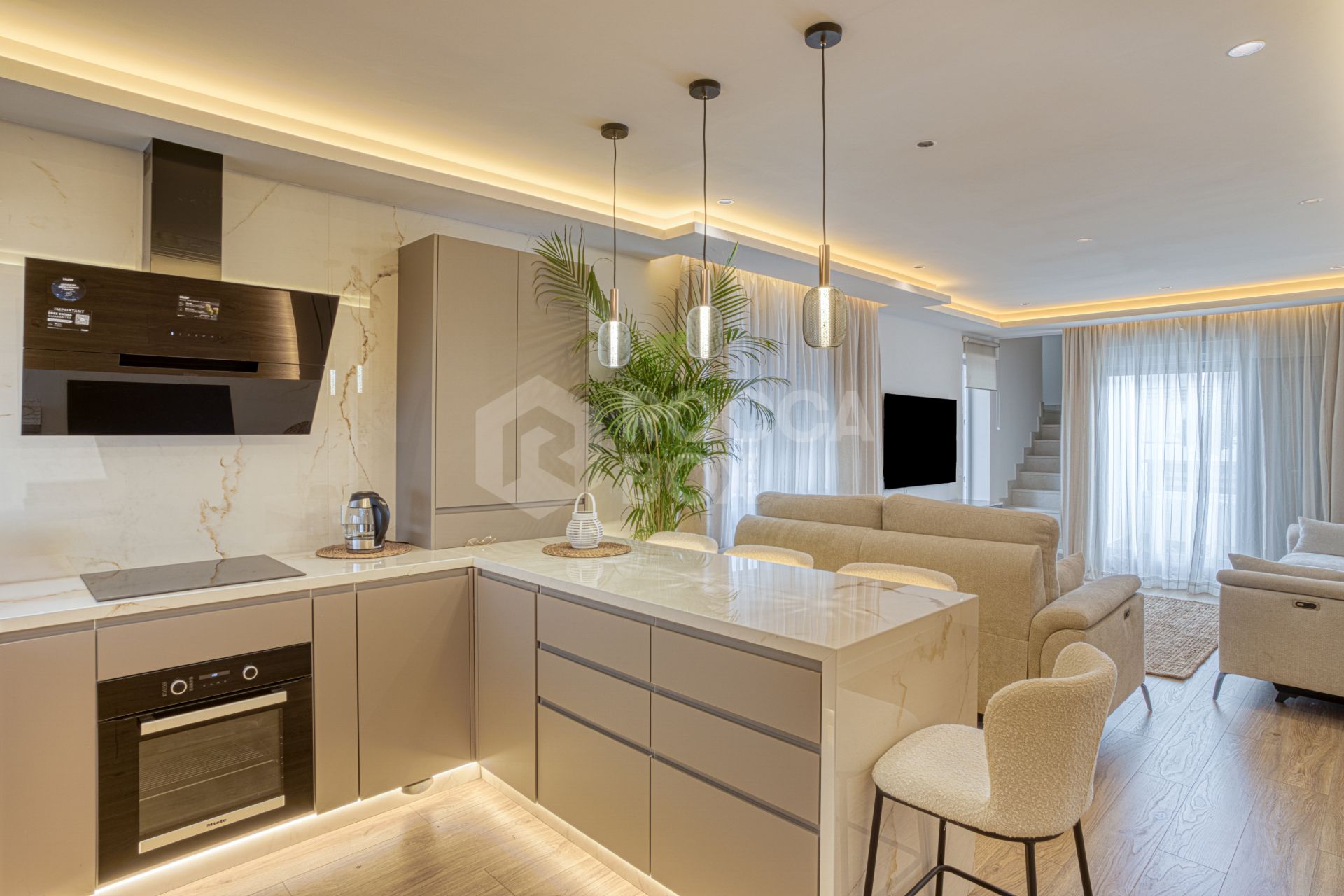 Fantastic east-facing duplex penthouse with solarium and stunning sunset views in La Cala Golf Resort, Mijas Costa