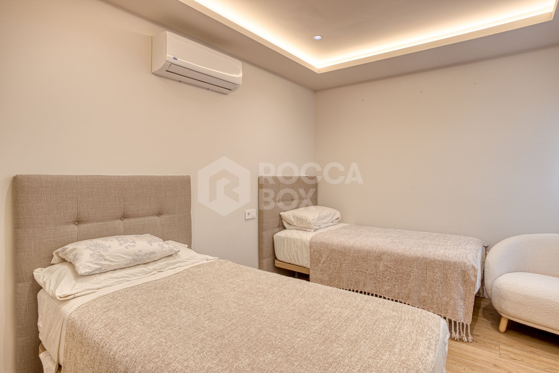 Fantastic east-facing duplex penthouse with solarium and stunning sunset views in La Cala Golf Resort, Mijas Costa