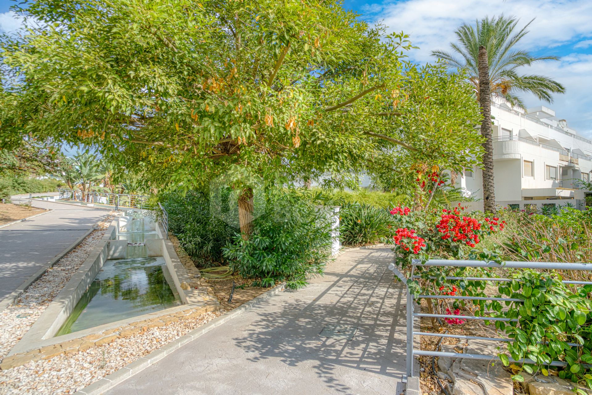 Fantastic east-facing duplex penthouse with solarium and stunning sunset views in La Cala Golf Resort, Mijas Costa