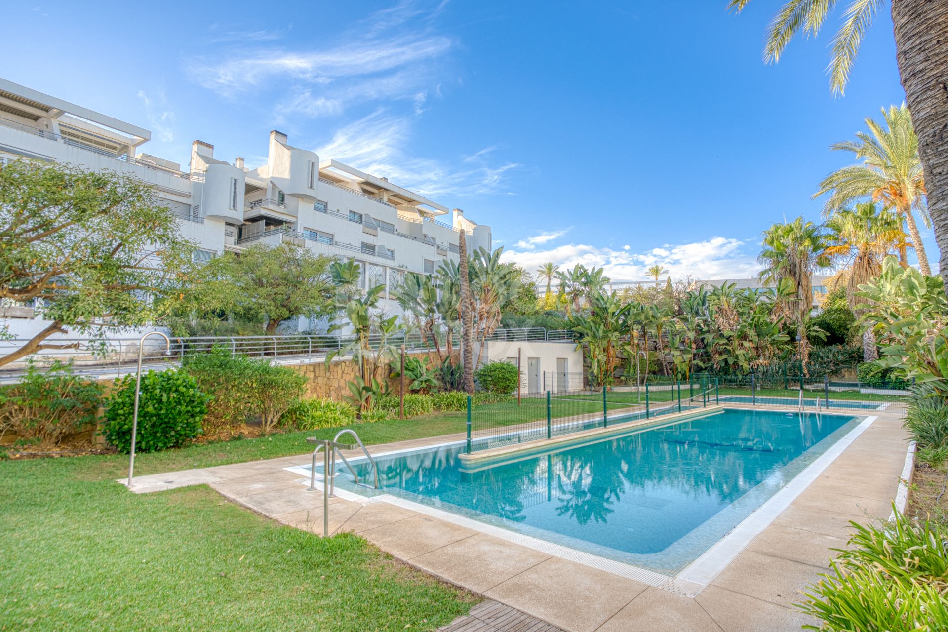 Fantastic east-facing duplex penthouse with solarium and stunning sunset views in La Cala Golf Resort, Mijas Costa