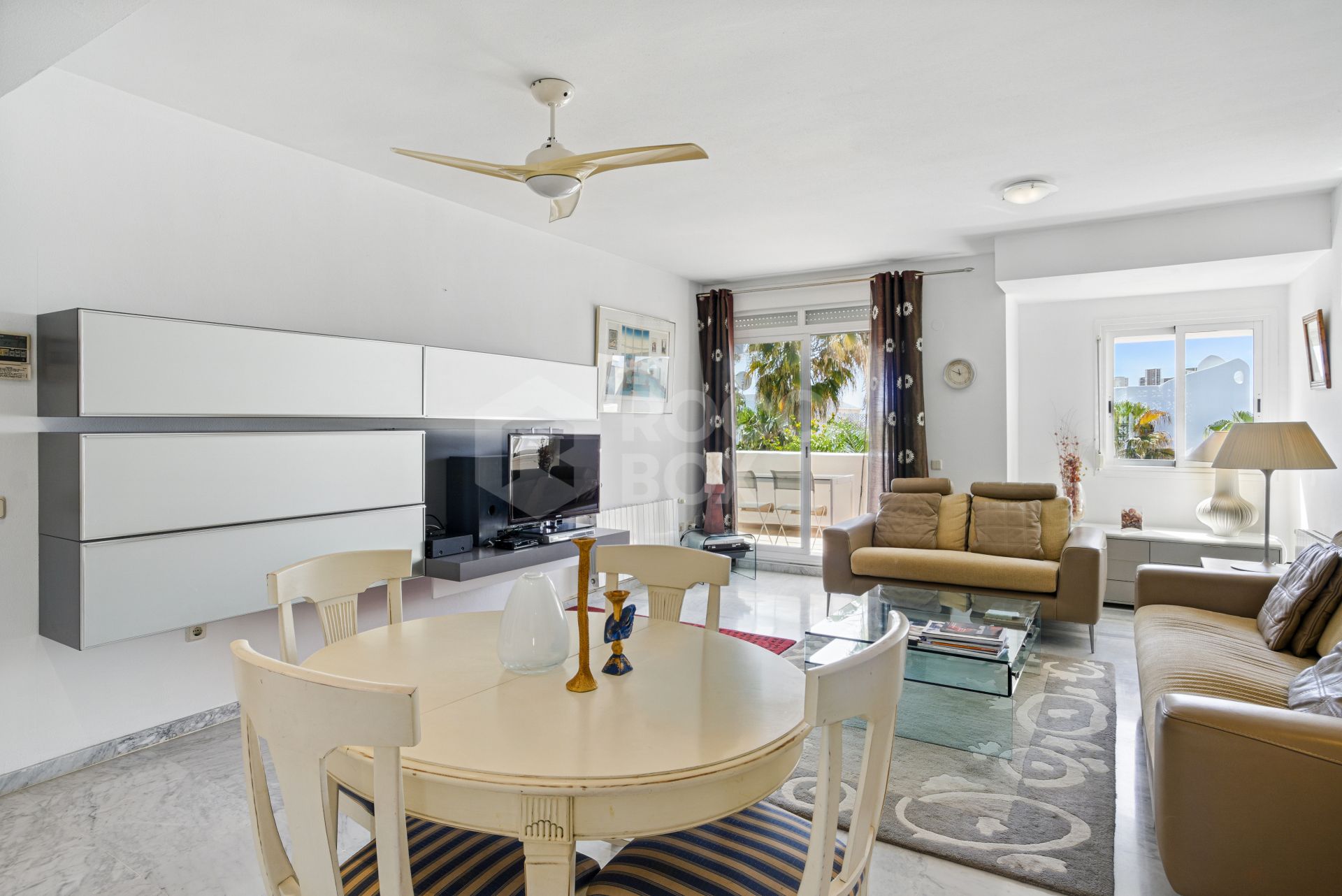 Impressive three bedroom, south facing duplex penthouse in the well-known and gated community Marbella Real