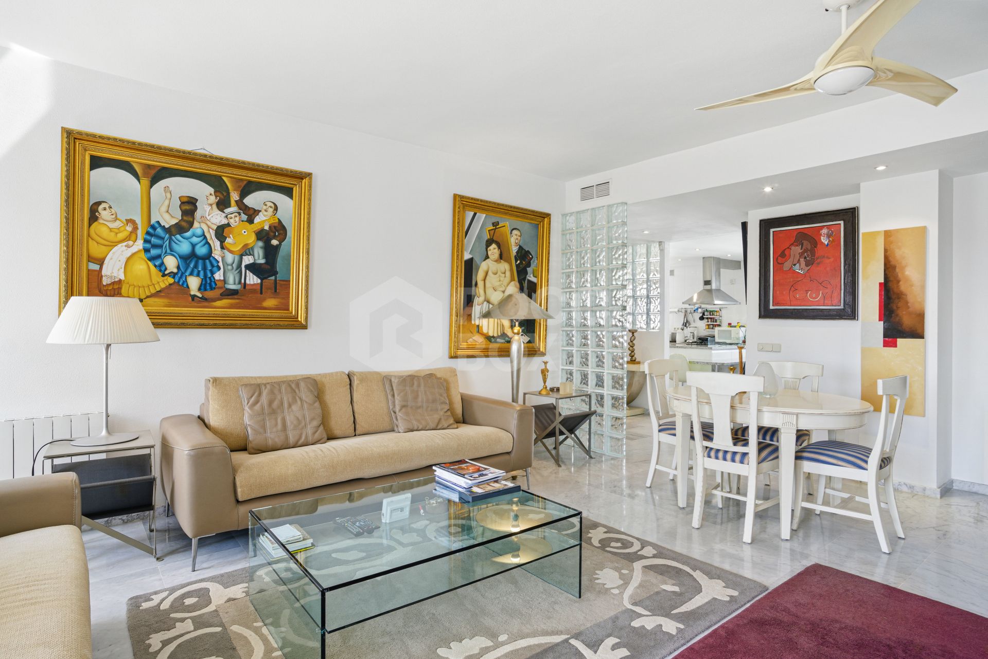 Impressive three bedroom, south facing duplex penthouse in the well-known and gated community Marbella Real