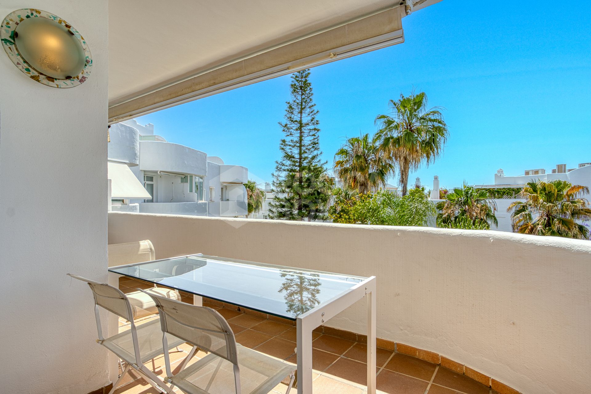Impressive three bedroom, south facing duplex penthouse in the well-known and gated community Marbella Real
