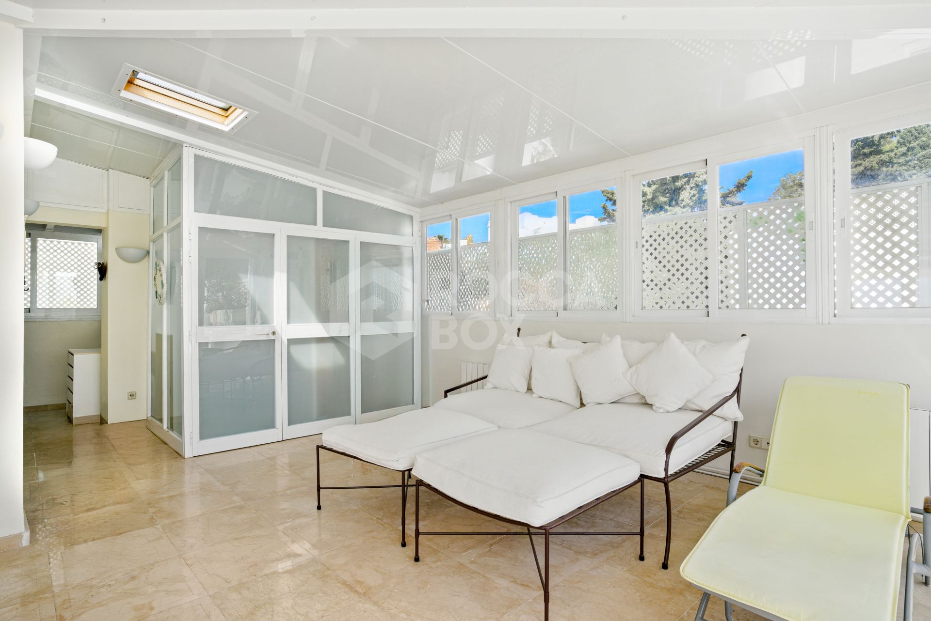 Impressive three bedroom, south facing duplex penthouse in the well-known and gated community Marbella Real