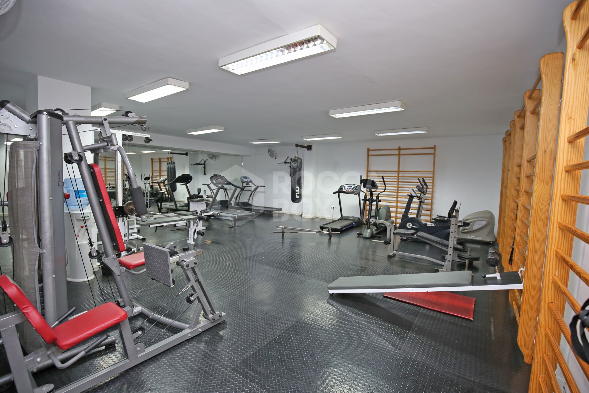 Impressive three bedroom, south facing duplex penthouse in the well-known and gated community Marbella Real
