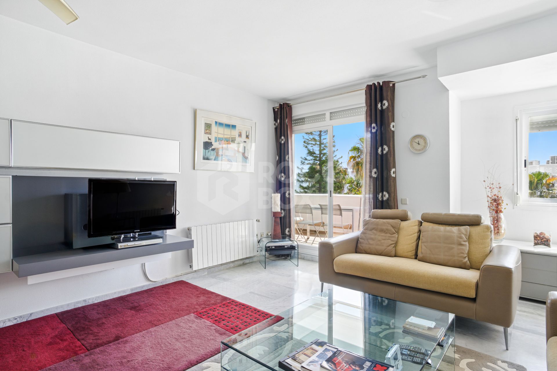 Impressive three bedroom, south facing duplex penthouse in the well-known and gated community Marbella Real