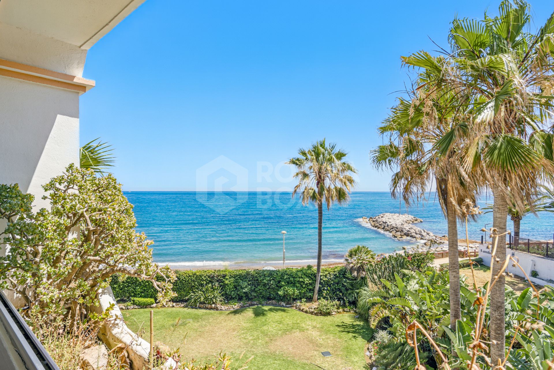 Exclusive Two-Bedroom South-Facing Apartment with Sea Views in La Herradura, Marbella